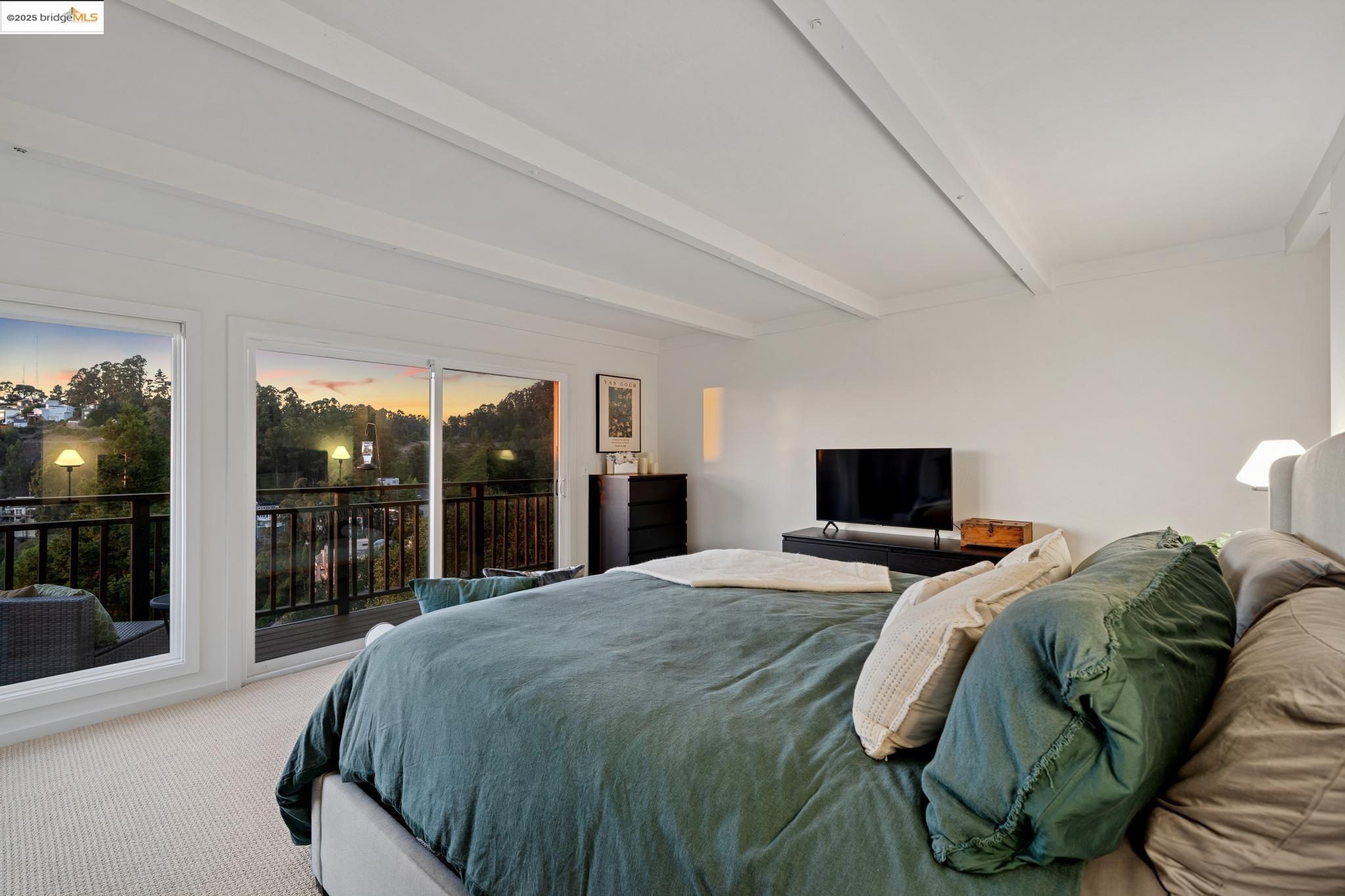 Detail Gallery Image 33 of 60 For 58 Villanova Dr, Oakland,  CA 94611 - 4 Beds | 3/1 Baths