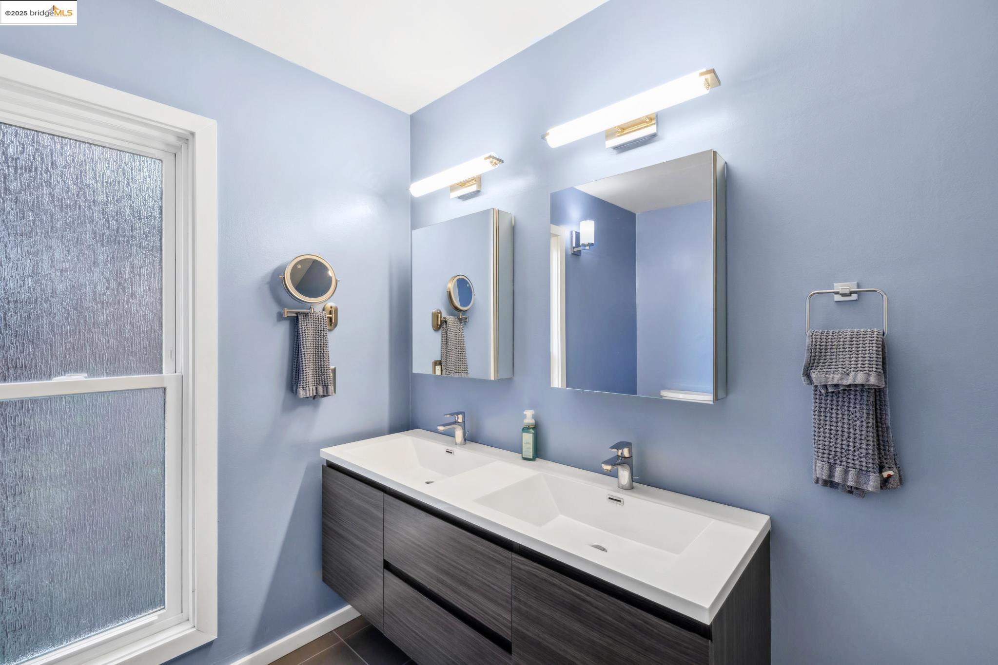 Detail Gallery Image 34 of 60 For 58 Villanova Dr, Oakland,  CA 94611 - 4 Beds | 3/1 Baths
