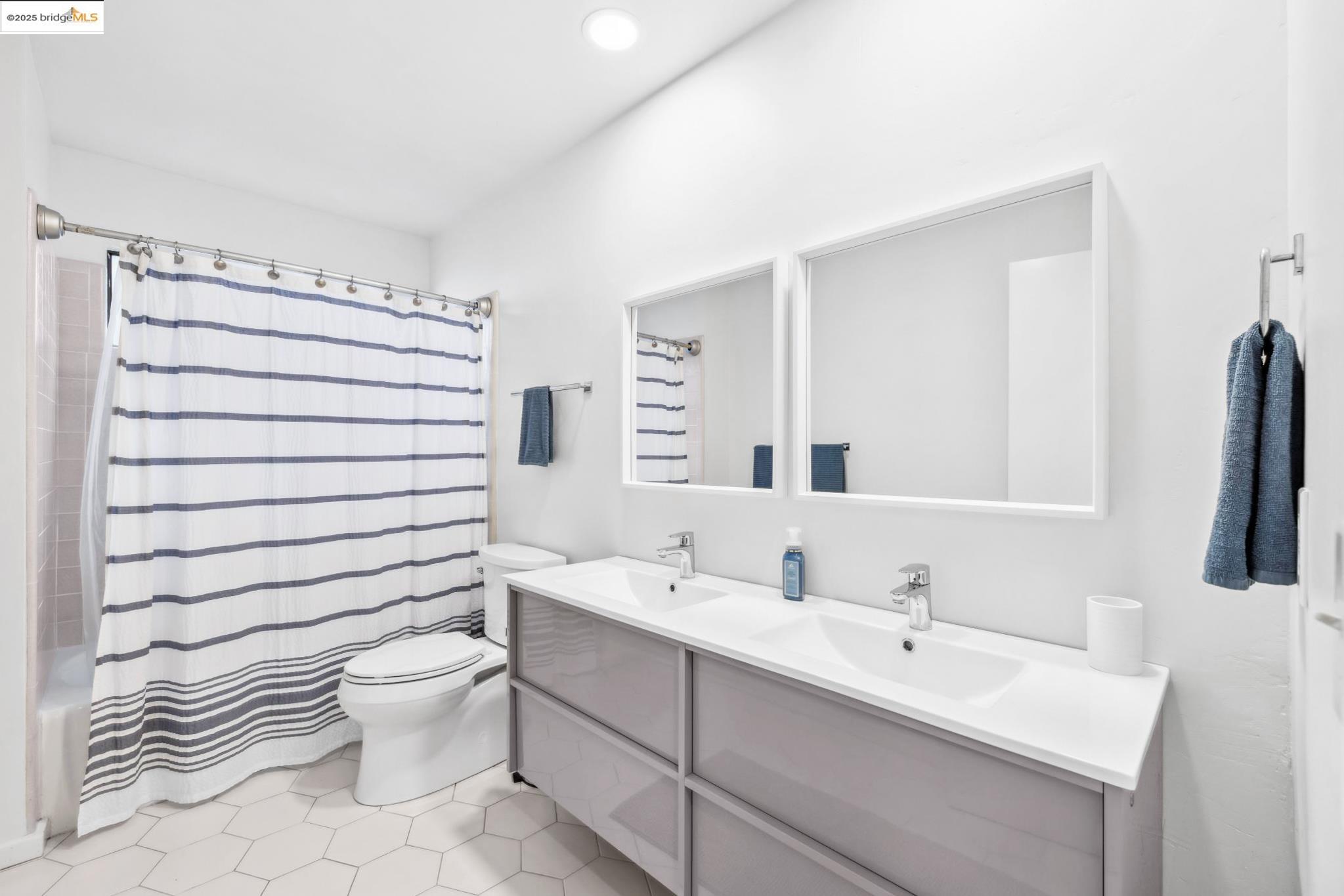 Detail Gallery Image 44 of 60 For 58 Villanova Dr, Oakland,  CA 94611 - 4 Beds | 3/1 Baths