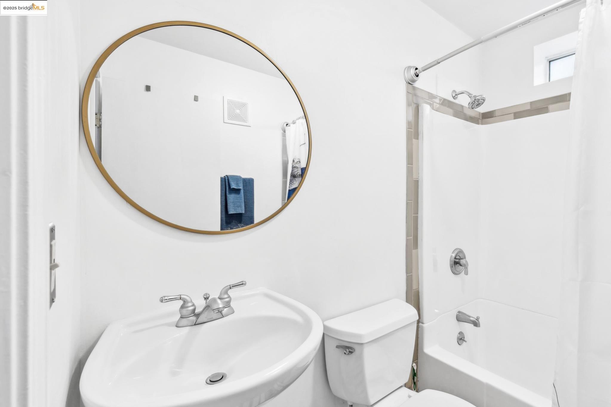 Detail Gallery Image 49 of 60 For 58 Villanova Dr, Oakland,  CA 94611 - 4 Beds | 3/1 Baths