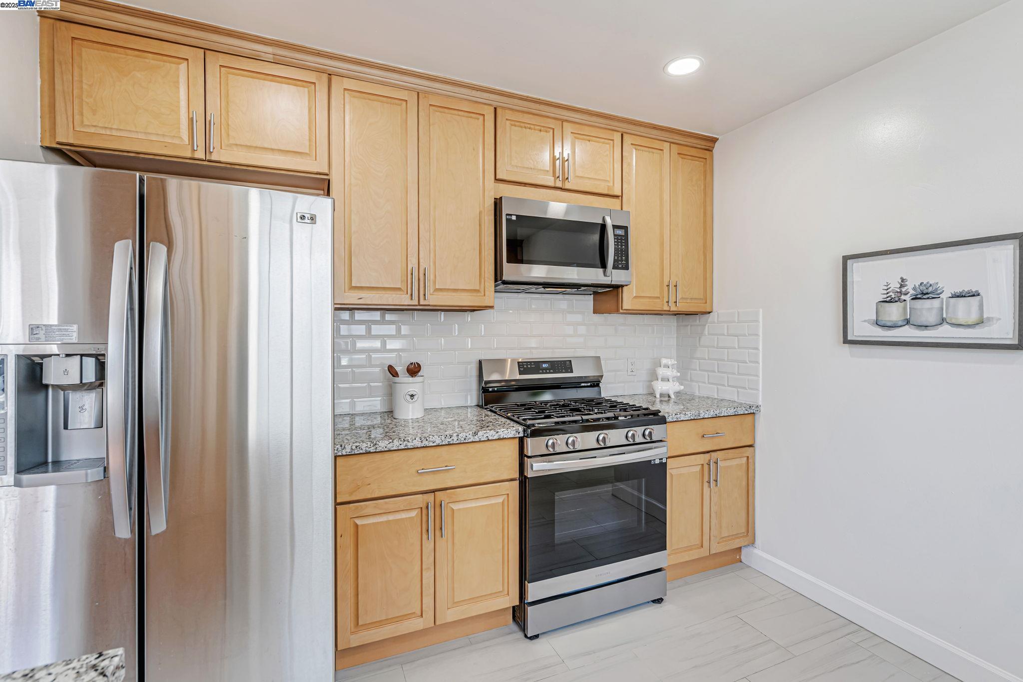 Detail Gallery Image 17 of 41 For 1648 87th Ave, Oakland,  CA 94621 - 2 Beds | 1/1 Baths