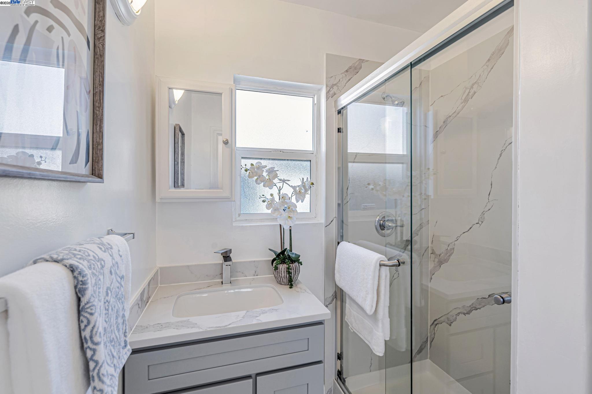 Detail Gallery Image 28 of 41 For 1648 87th Ave, Oakland,  CA 94621 - 2 Beds | 1/1 Baths