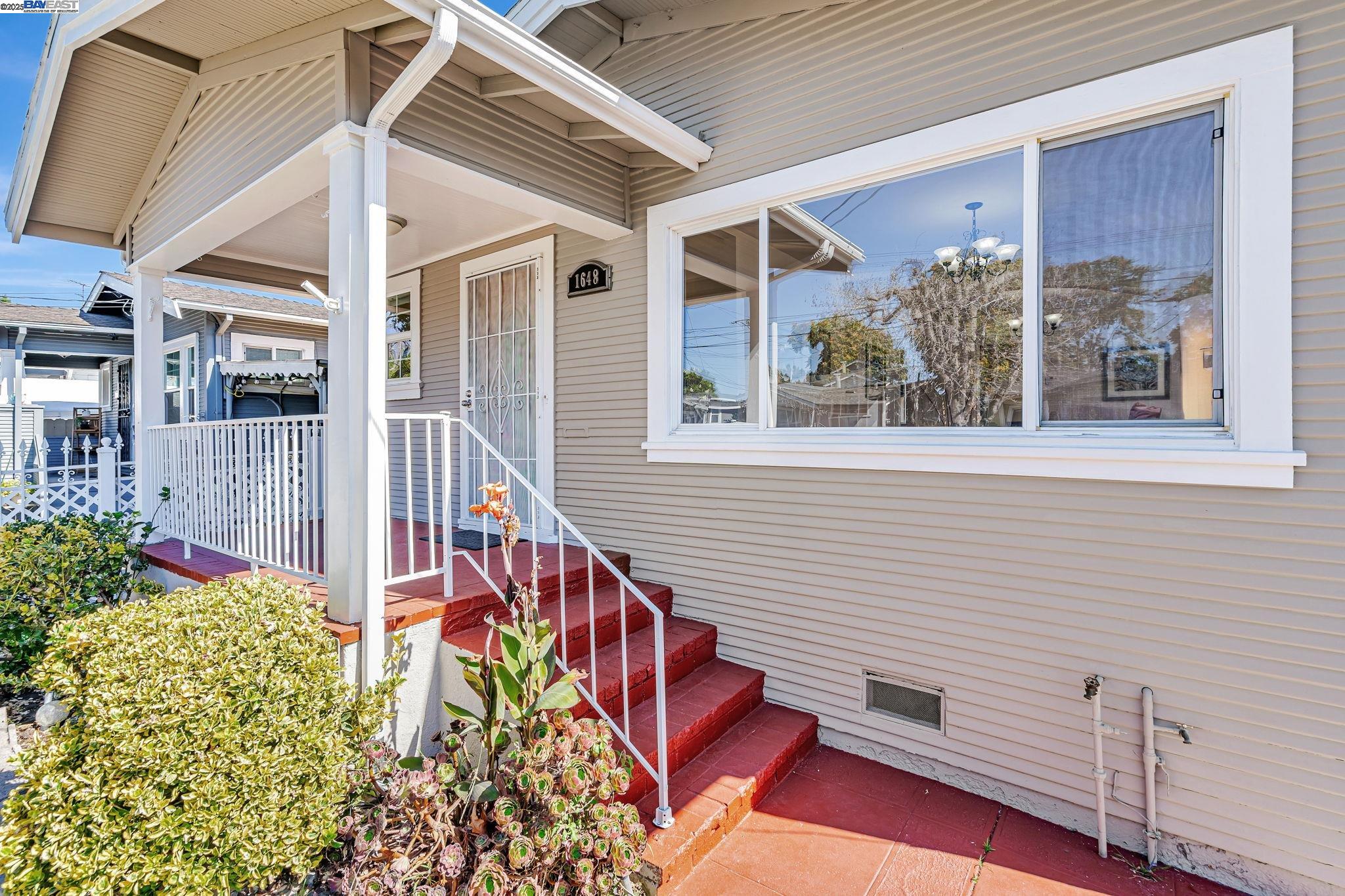 Detail Gallery Image 4 of 41 For 1648 87th Ave, Oakland,  CA 94621 - 2 Beds | 1/1 Baths