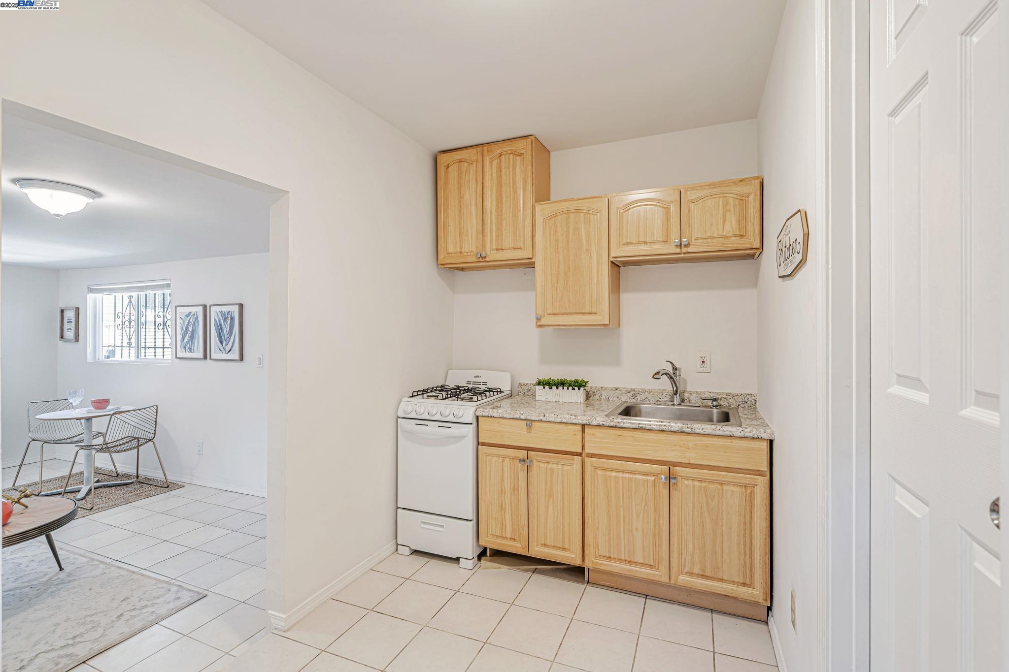 Detail Gallery Image 37 of 41 For 1648 87th Ave, Oakland,  CA 94621 - 2 Beds | 1/1 Baths