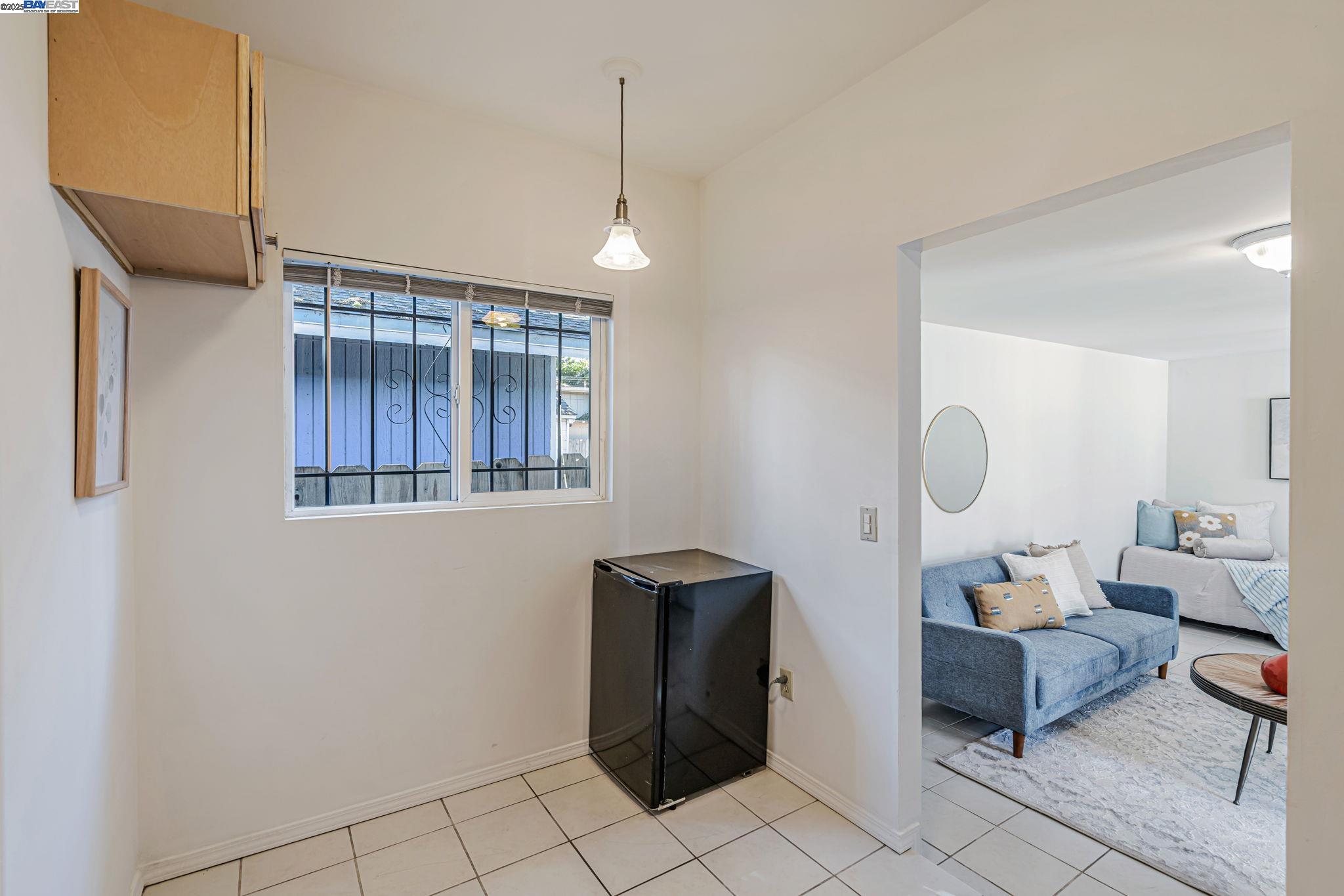 Detail Gallery Image 38 of 41 For 1648 87th Ave, Oakland,  CA 94621 - 2 Beds | 1/1 Baths