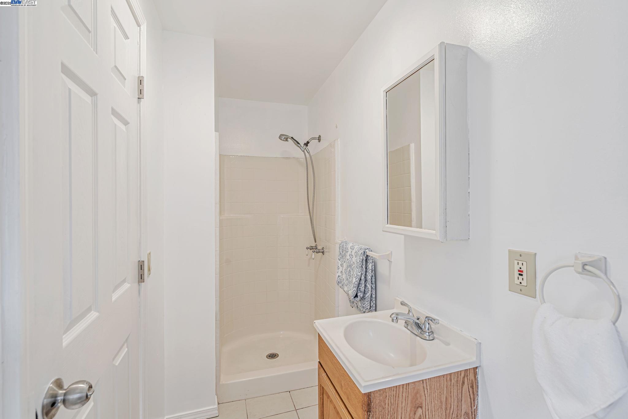 Detail Gallery Image 39 of 41 For 1648 87th Ave, Oakland,  CA 94621 - 2 Beds | 1/1 Baths