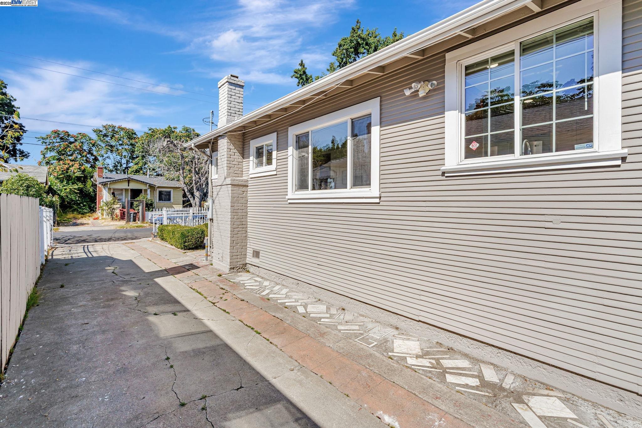 Detail Gallery Image 41 of 41 For 1648 87th Ave, Oakland,  CA 94621 - 2 Beds | 1/1 Baths