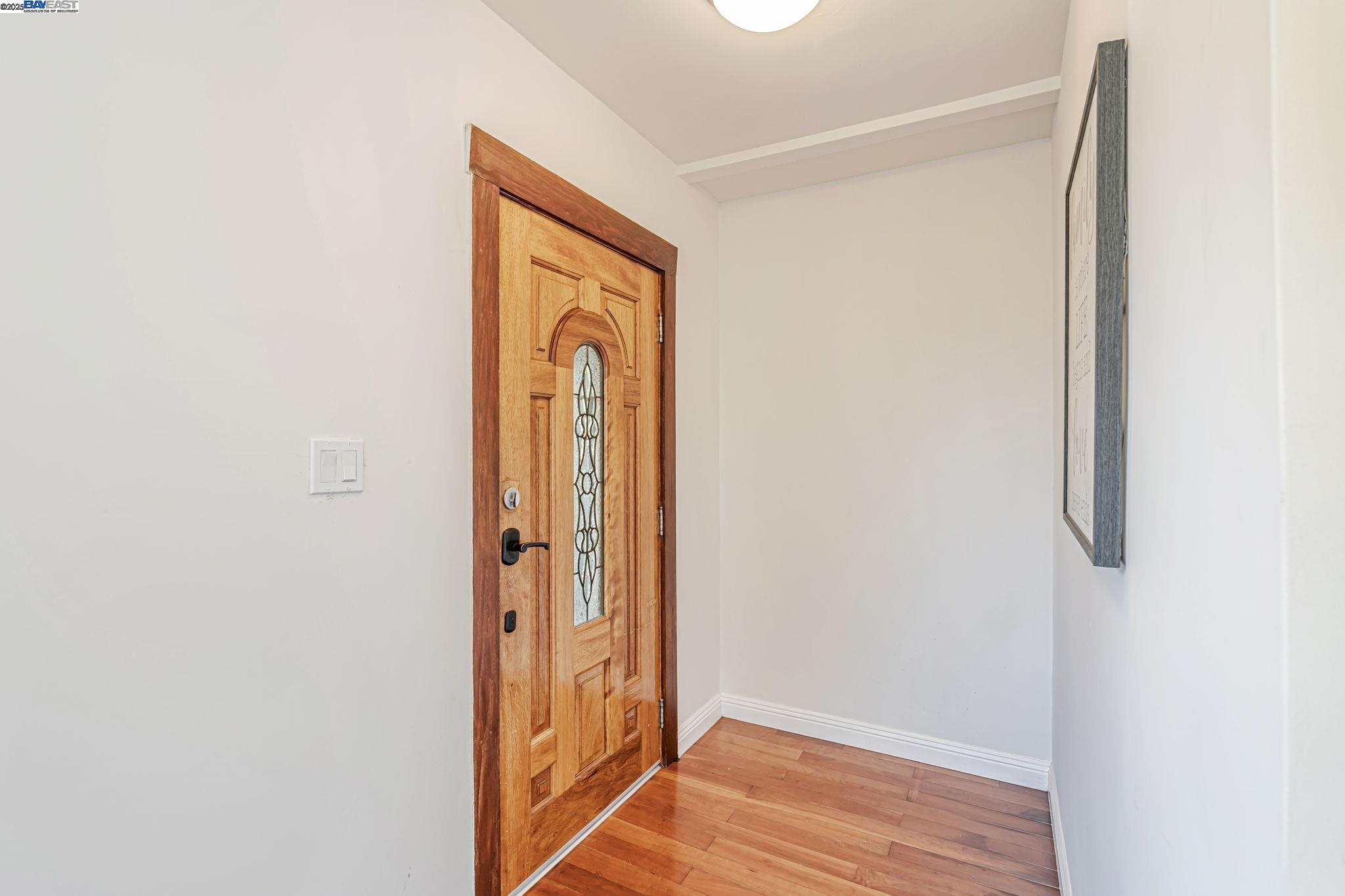 Detail Gallery Image 7 of 41 For 1648 87th Ave, Oakland,  CA 94621 - 2 Beds | 1/1 Baths