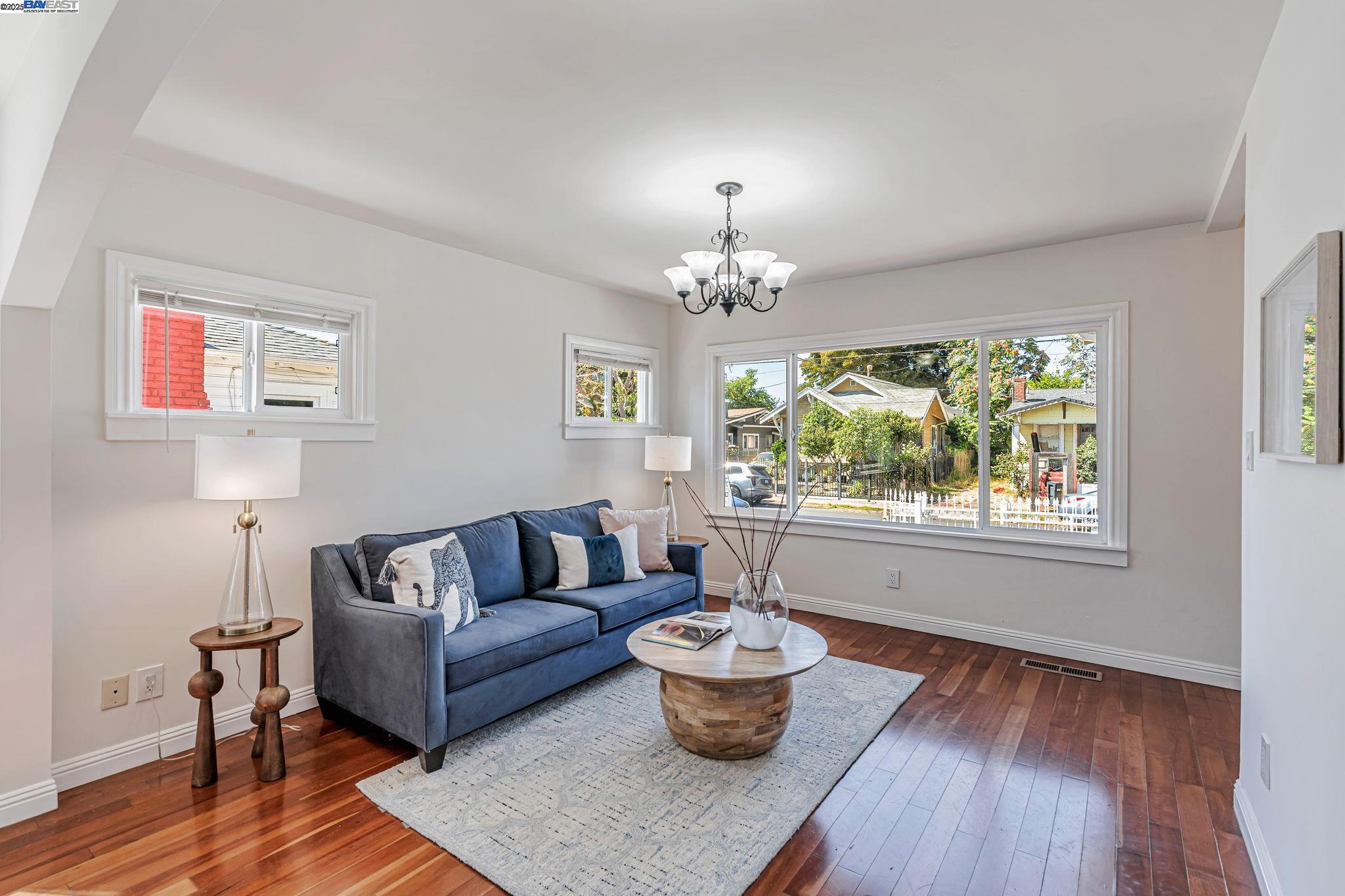 Detail Gallery Image 9 of 41 For 1648 87th Ave, Oakland,  CA 94621 - 2 Beds | 1/1 Baths