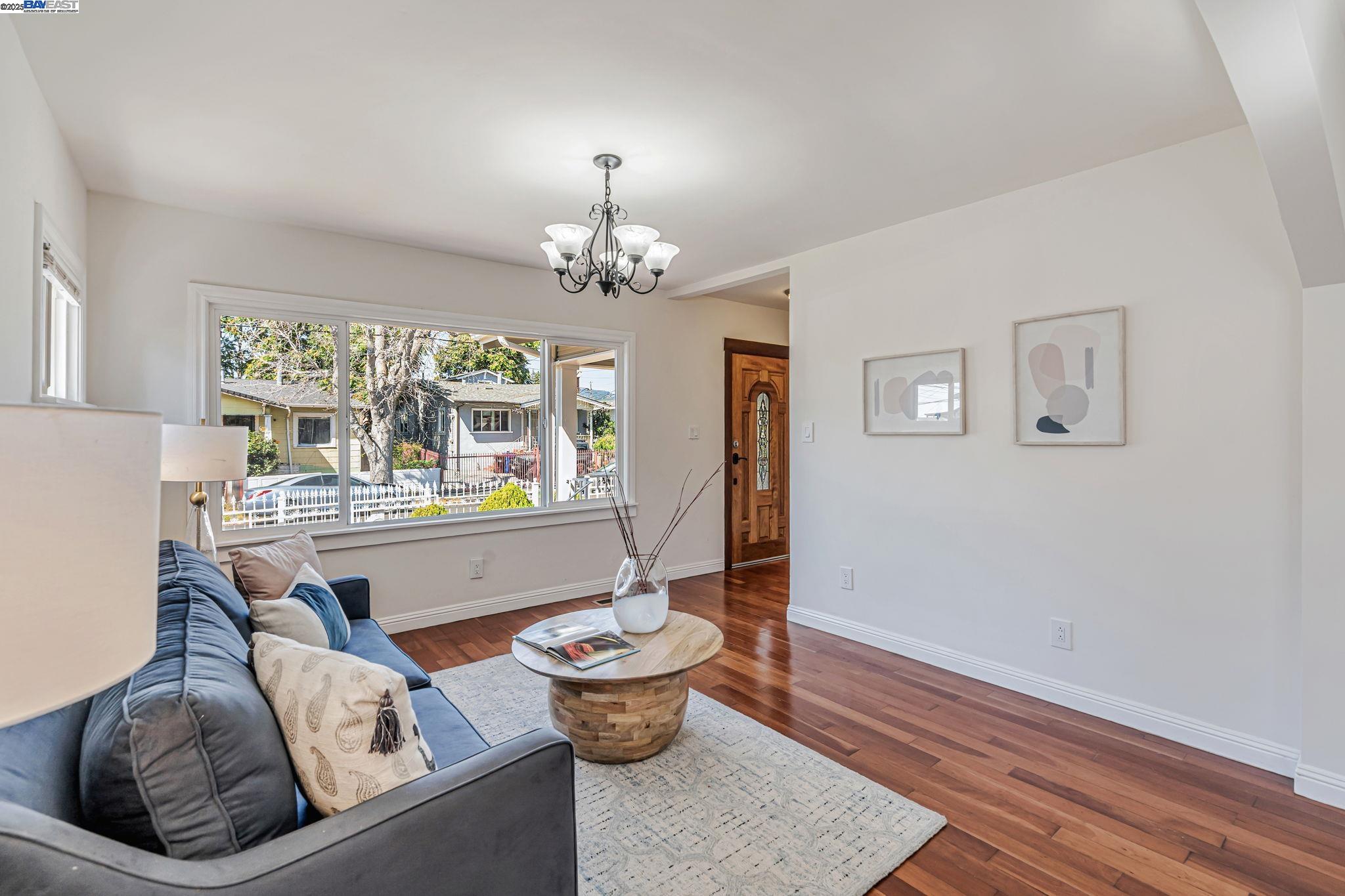 Detail Gallery Image 10 of 41 For 1648 87th Ave, Oakland,  CA 94621 - 2 Beds | 1/1 Baths