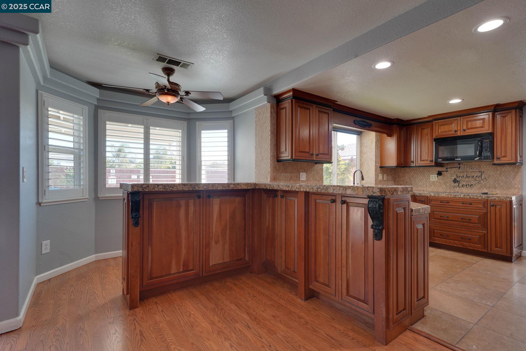 Detail Gallery Image 11 of 47 For 1210 Snow Ridge Ct, Modesto,  CA 95351 - 5 Beds | 3 Baths