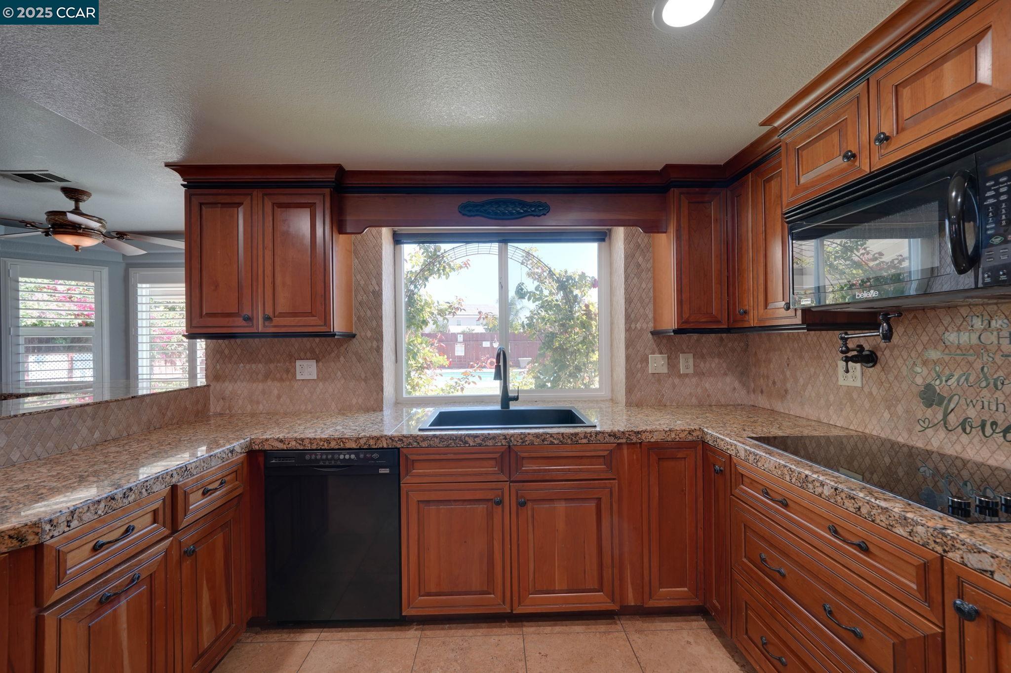 Detail Gallery Image 16 of 47 For 1210 Snow Ridge Ct, Modesto,  CA 95351 - 5 Beds | 3 Baths