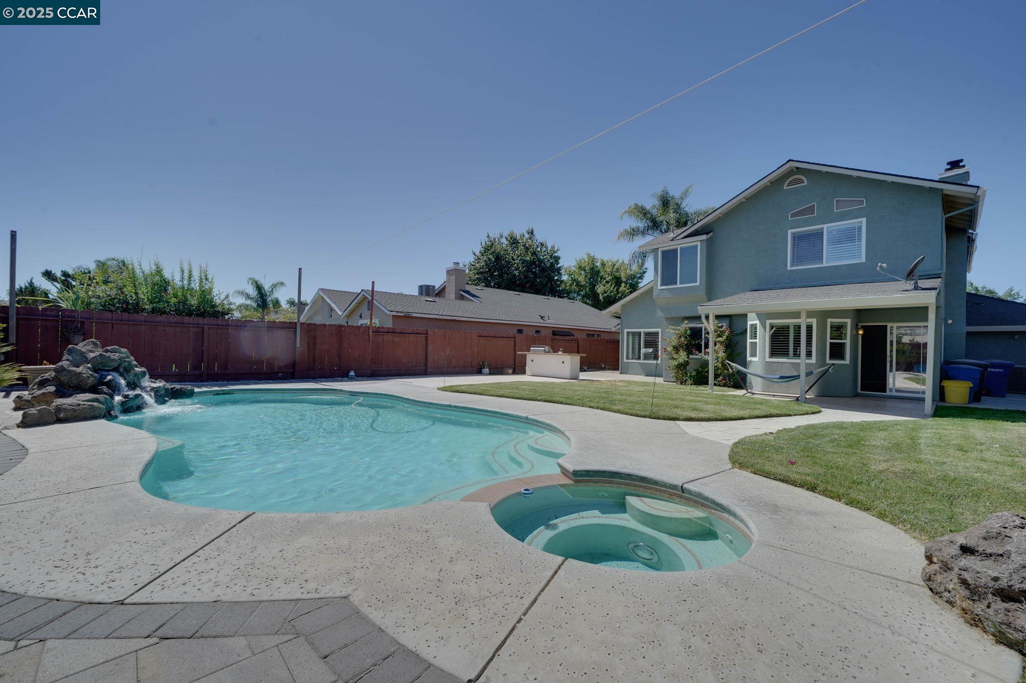Detail Gallery Image 17 of 47 For 1210 Snow Ridge Ct, Modesto,  CA 95351 - 5 Beds | 3 Baths