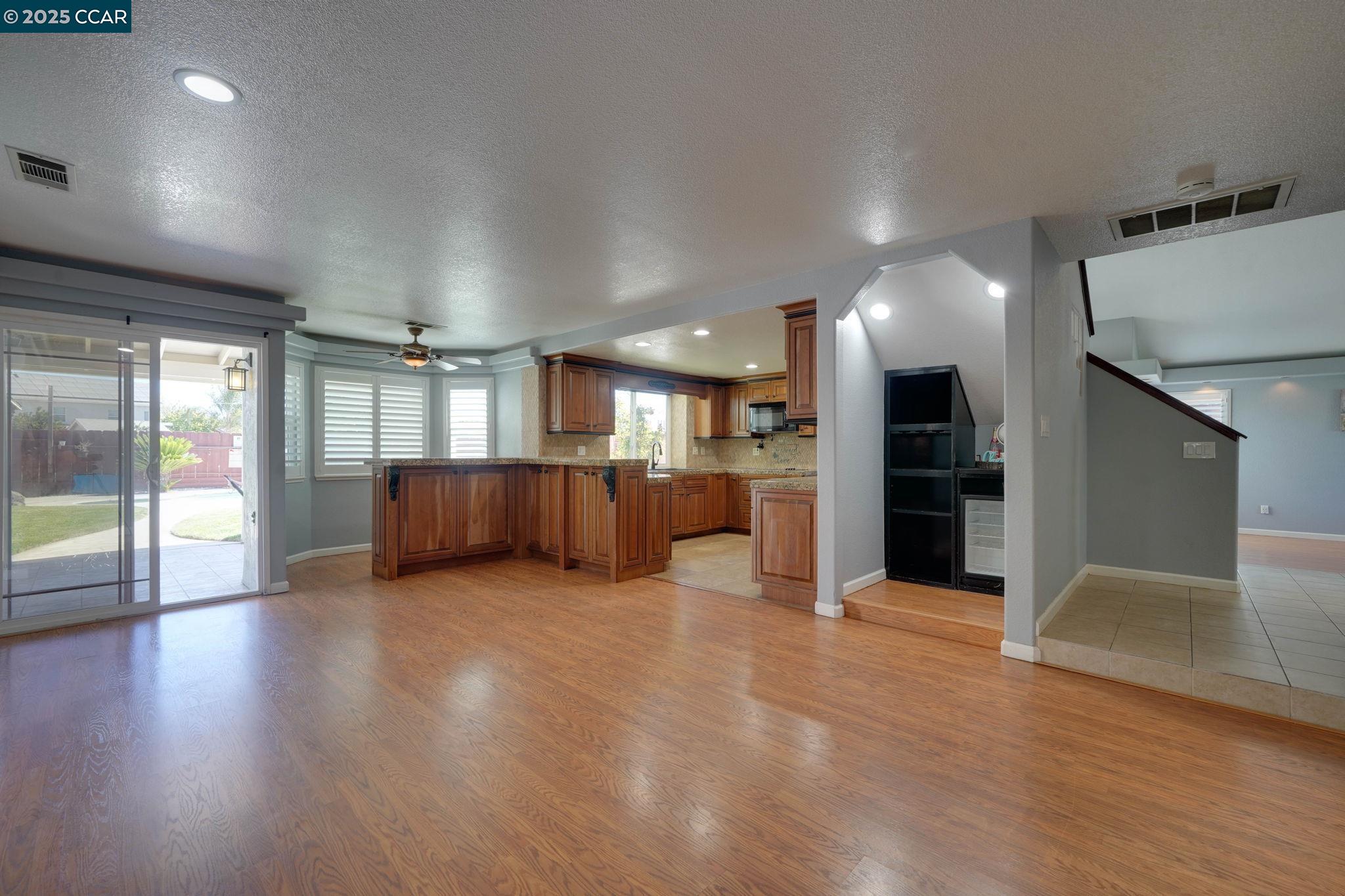 Detail Gallery Image 8 of 47 For 1210 Snow Ridge Ct, Modesto,  CA 95351 - 5 Beds | 3 Baths