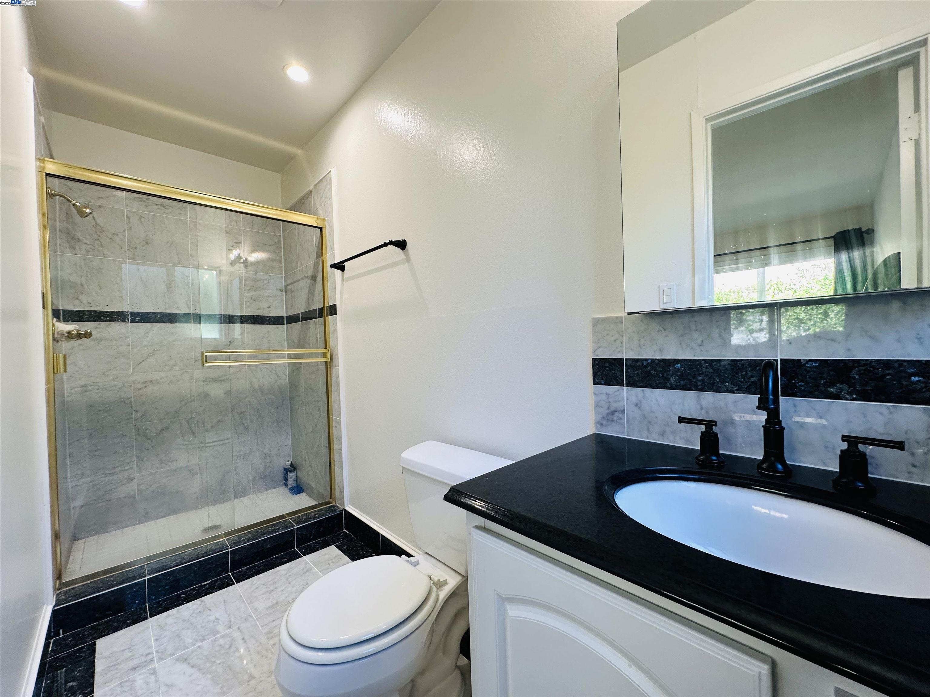 Detail Gallery Image 11 of 19 For 25132 Del Mar Avenue, Hayward,  CA 94542 - 3 Beds | 2 Baths