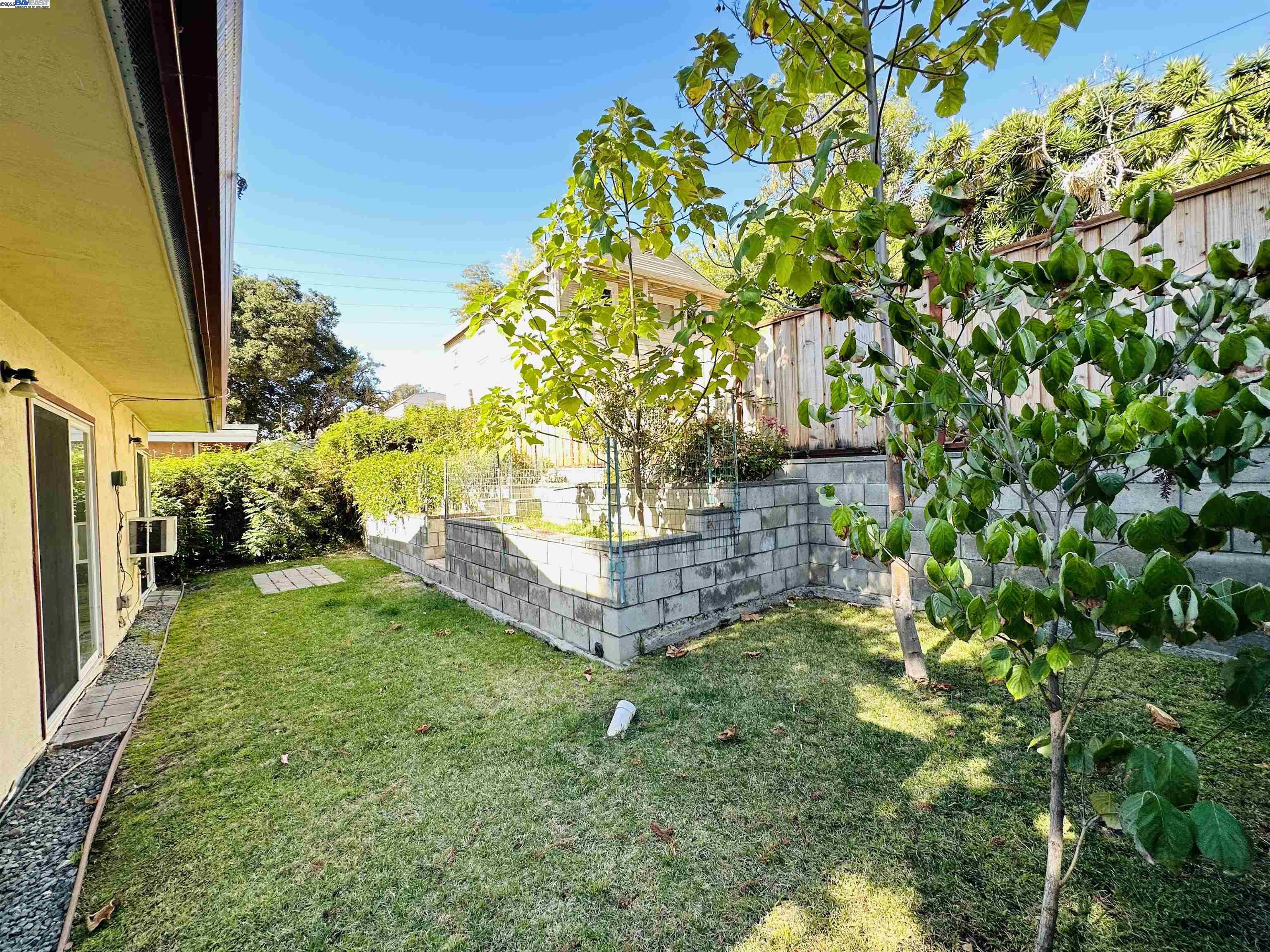 Detail Gallery Image 12 of 19 For 25132 Del Mar Avenue, Hayward,  CA 94542 - 3 Beds | 2 Baths