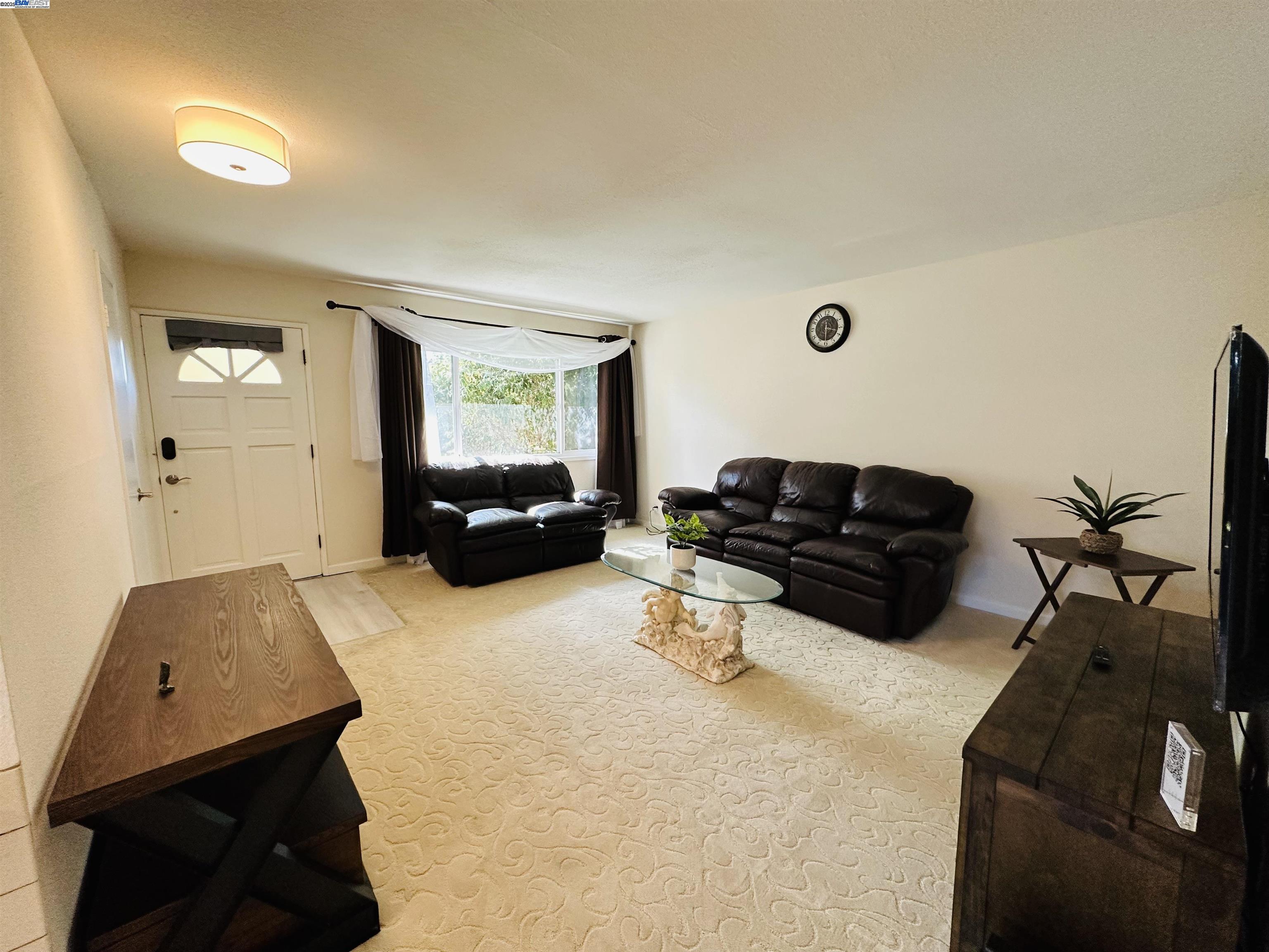 Detail Gallery Image 4 of 19 For 25132 Del Mar Avenue, Hayward,  CA 94542 - 3 Beds | 2 Baths