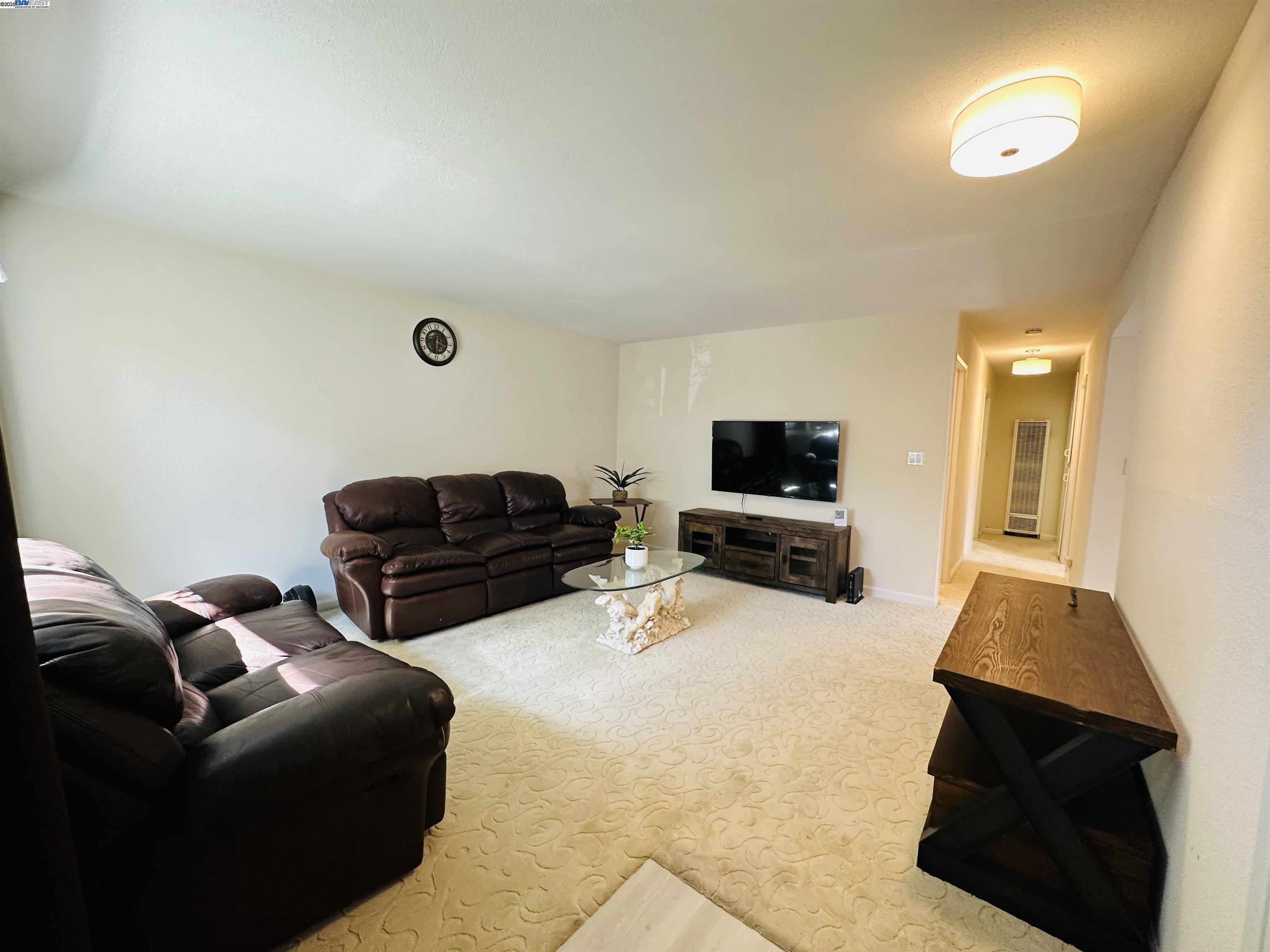 Detail Gallery Image 5 of 19 For 25132 Del Mar Avenue, Hayward,  CA 94542 - 3 Beds | 2 Baths