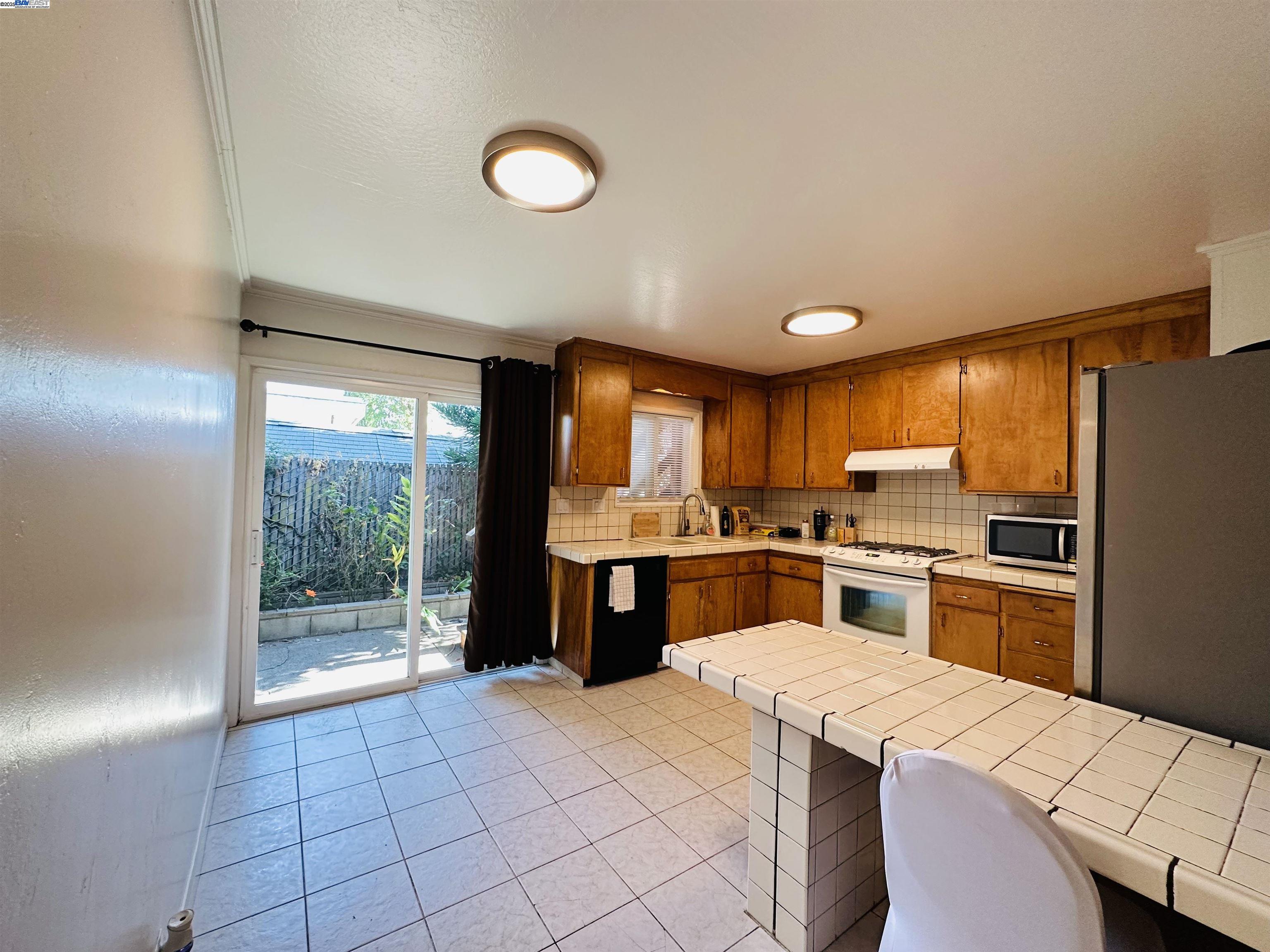 Detail Gallery Image 6 of 19 For 25132 Del Mar Avenue, Hayward,  CA 94542 - 3 Beds | 2 Baths