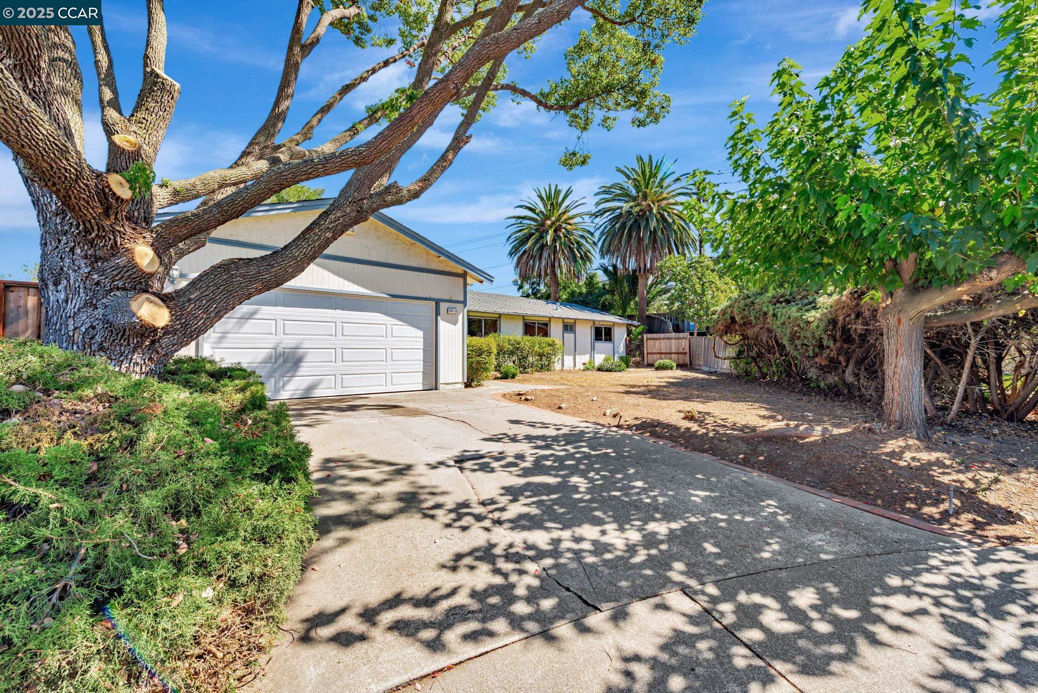 Detail Gallery Image 2 of 40 For 1201 Illinois Ct, Concord,  CA 94521 - 6 Beds | 3 Baths