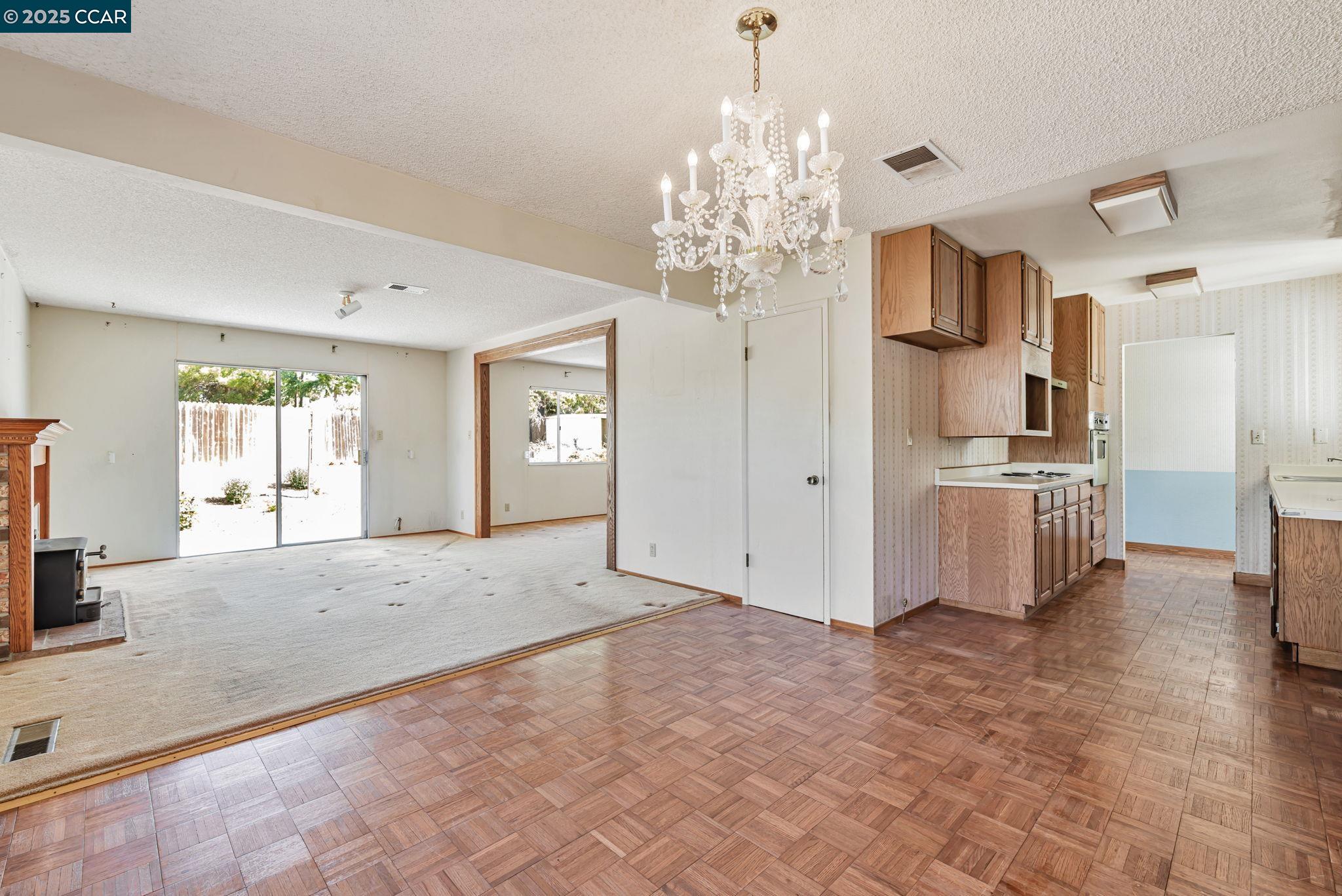 Detail Gallery Image 11 of 40 For 1201 Illinois Ct, Concord,  CA 94521 - 6 Beds | 3 Baths