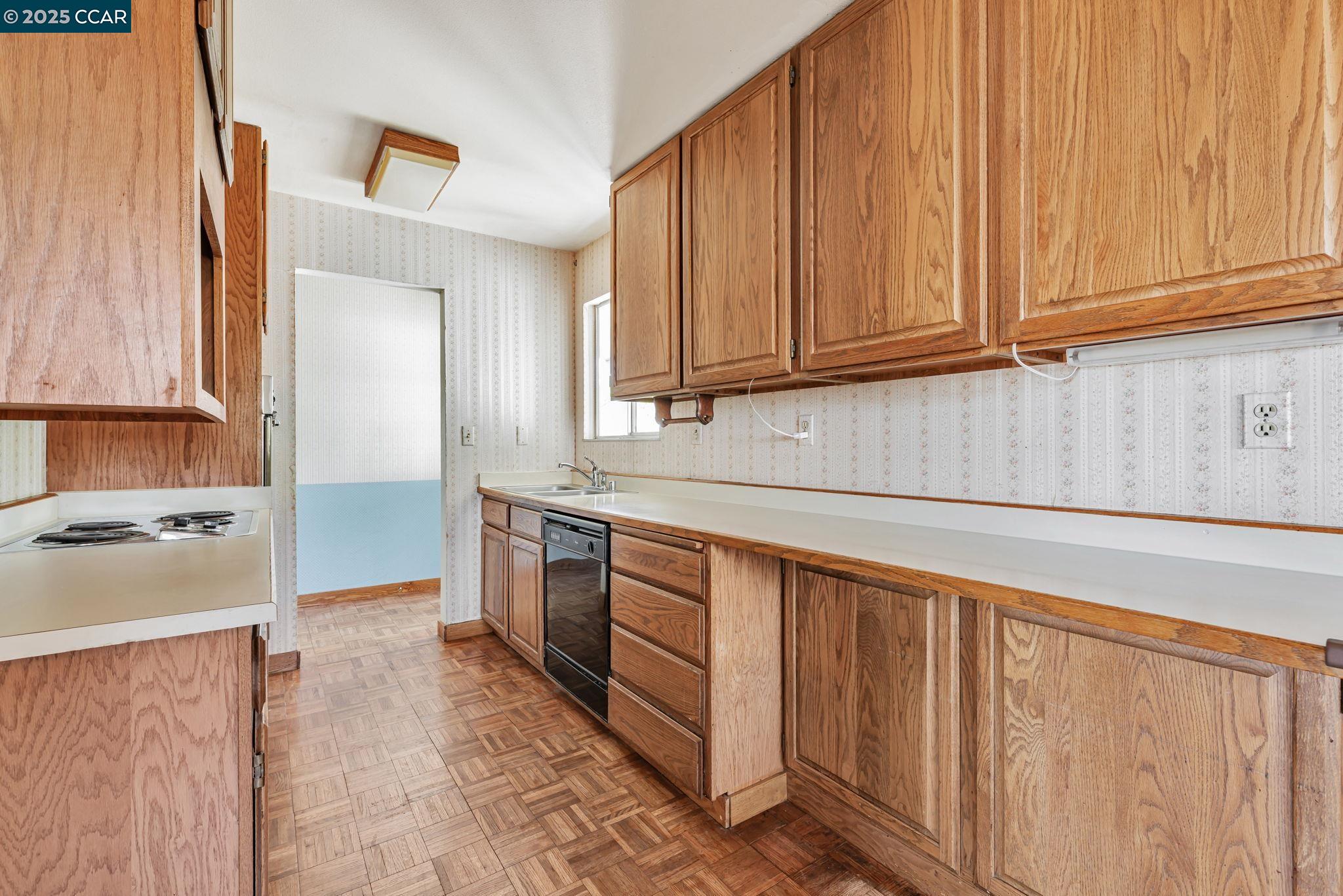 Detail Gallery Image 13 of 40 For 1201 Illinois Ct, Concord,  CA 94521 - 6 Beds | 3 Baths