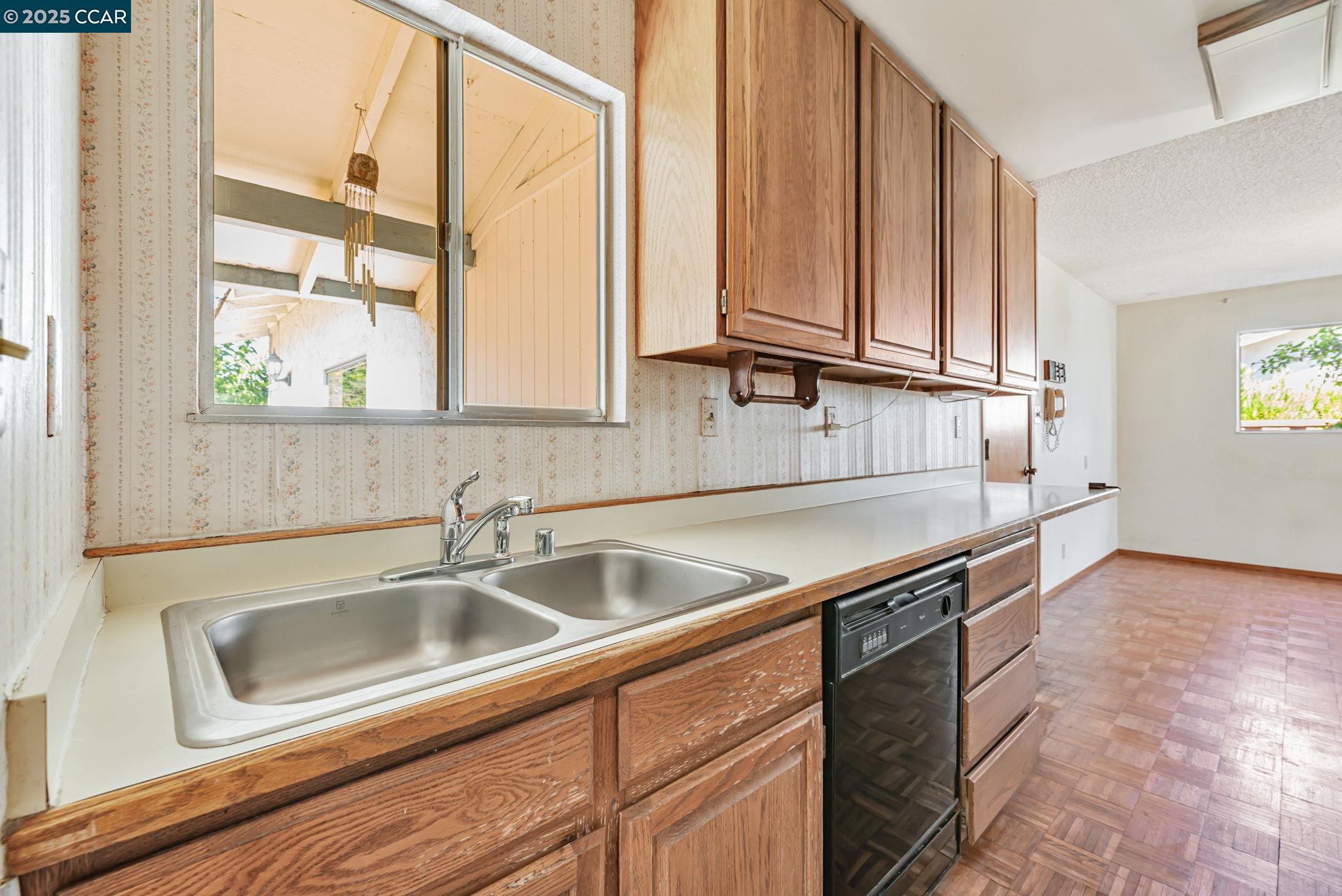 Detail Gallery Image 14 of 40 For 1201 Illinois Ct, Concord,  CA 94521 - 6 Beds | 3 Baths