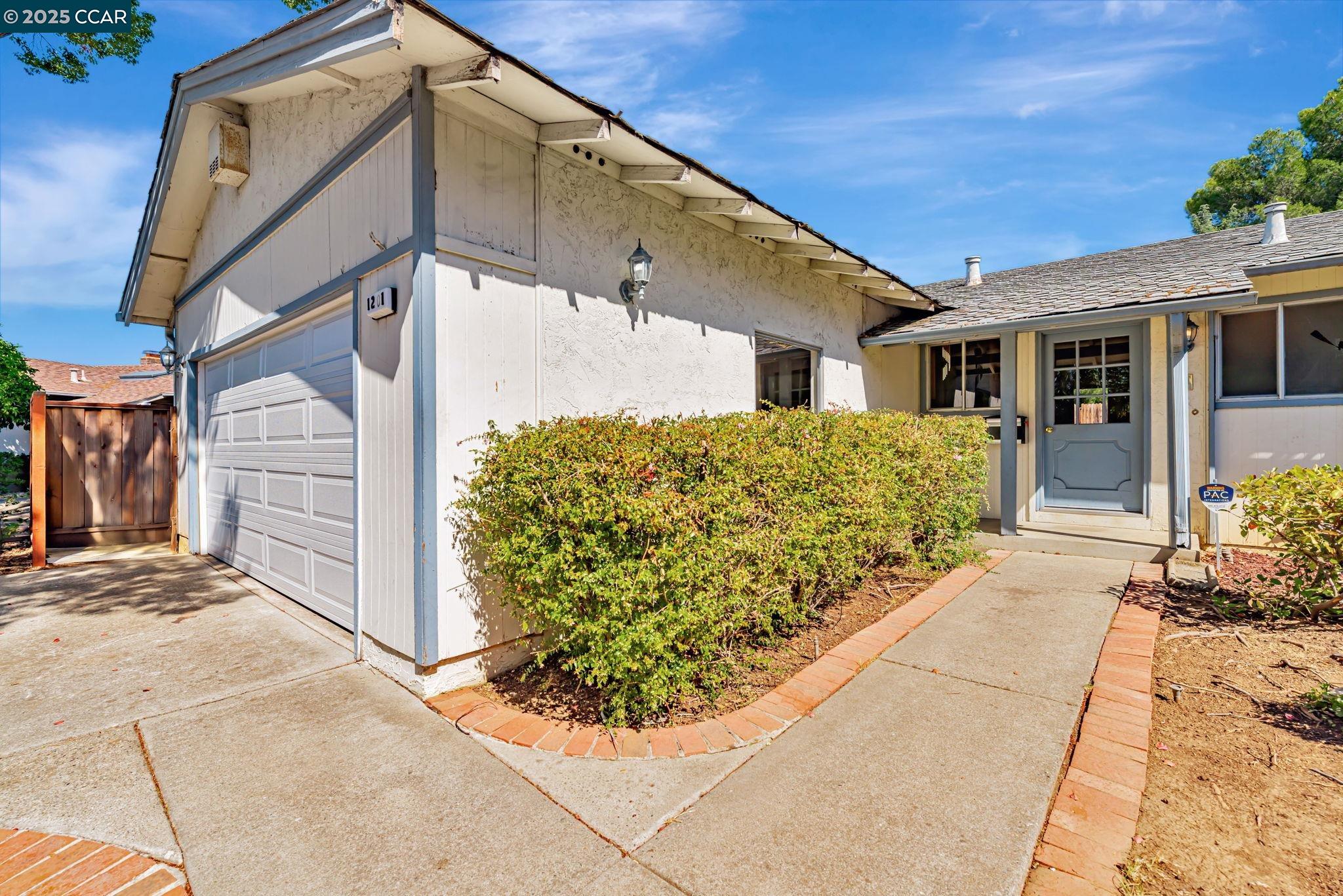 Detail Gallery Image 4 of 40 For 1201 Illinois Ct, Concord,  CA 94521 - 6 Beds | 3 Baths