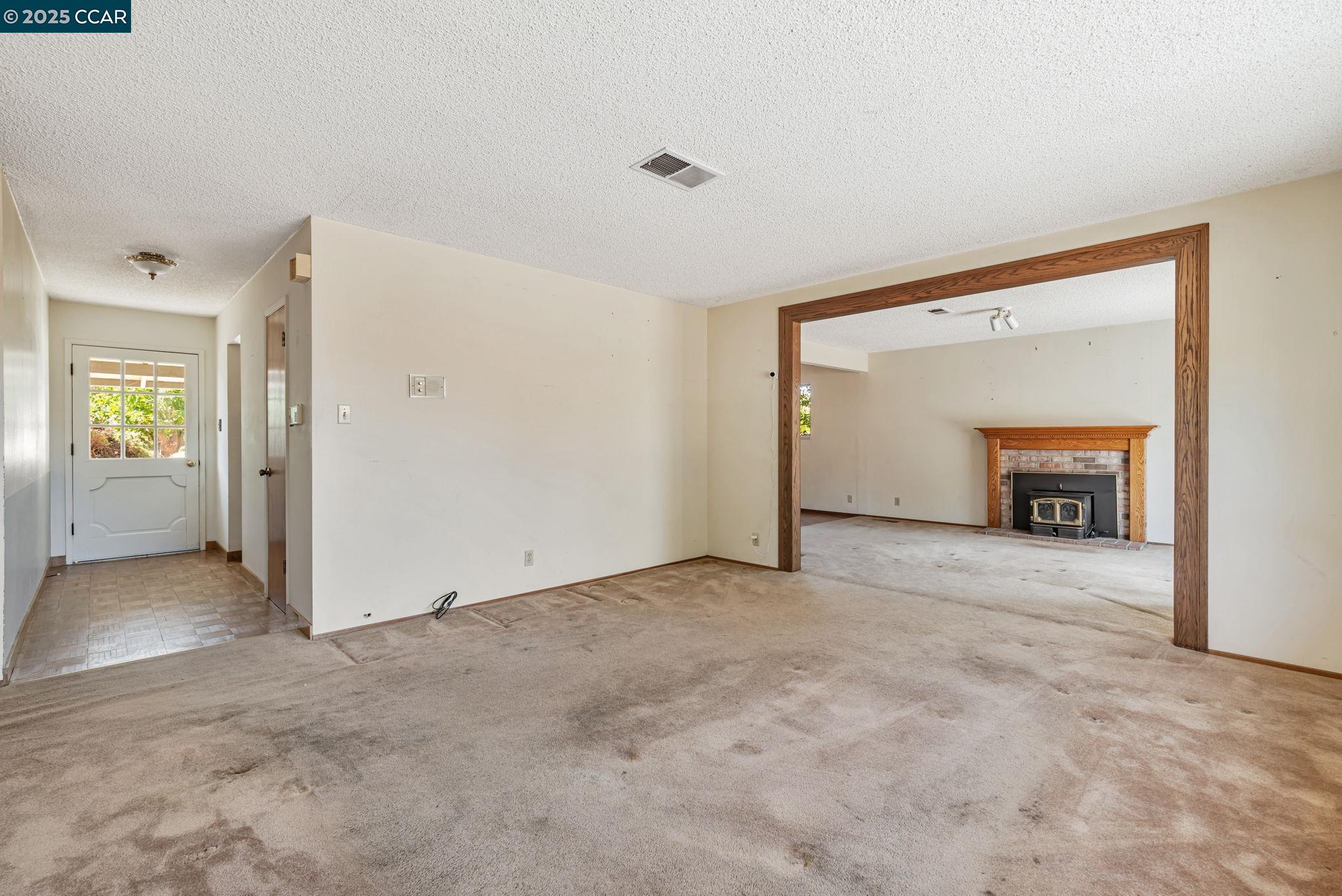 Detail Gallery Image 5 of 40 For 1201 Illinois Ct, Concord,  CA 94521 - 6 Beds | 3 Baths