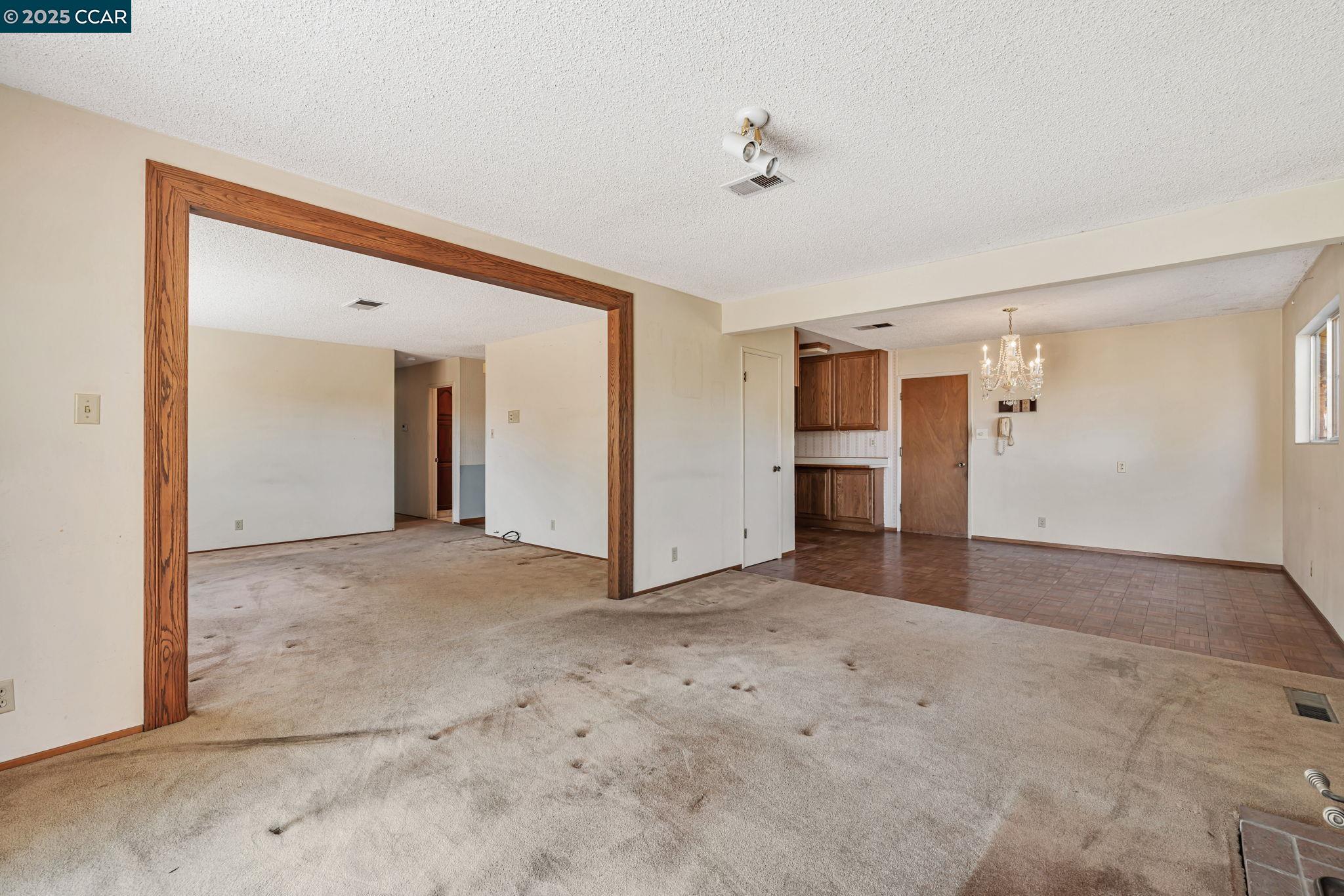 Detail Gallery Image 8 of 40 For 1201 Illinois Ct, Concord,  CA 94521 - 6 Beds | 3 Baths