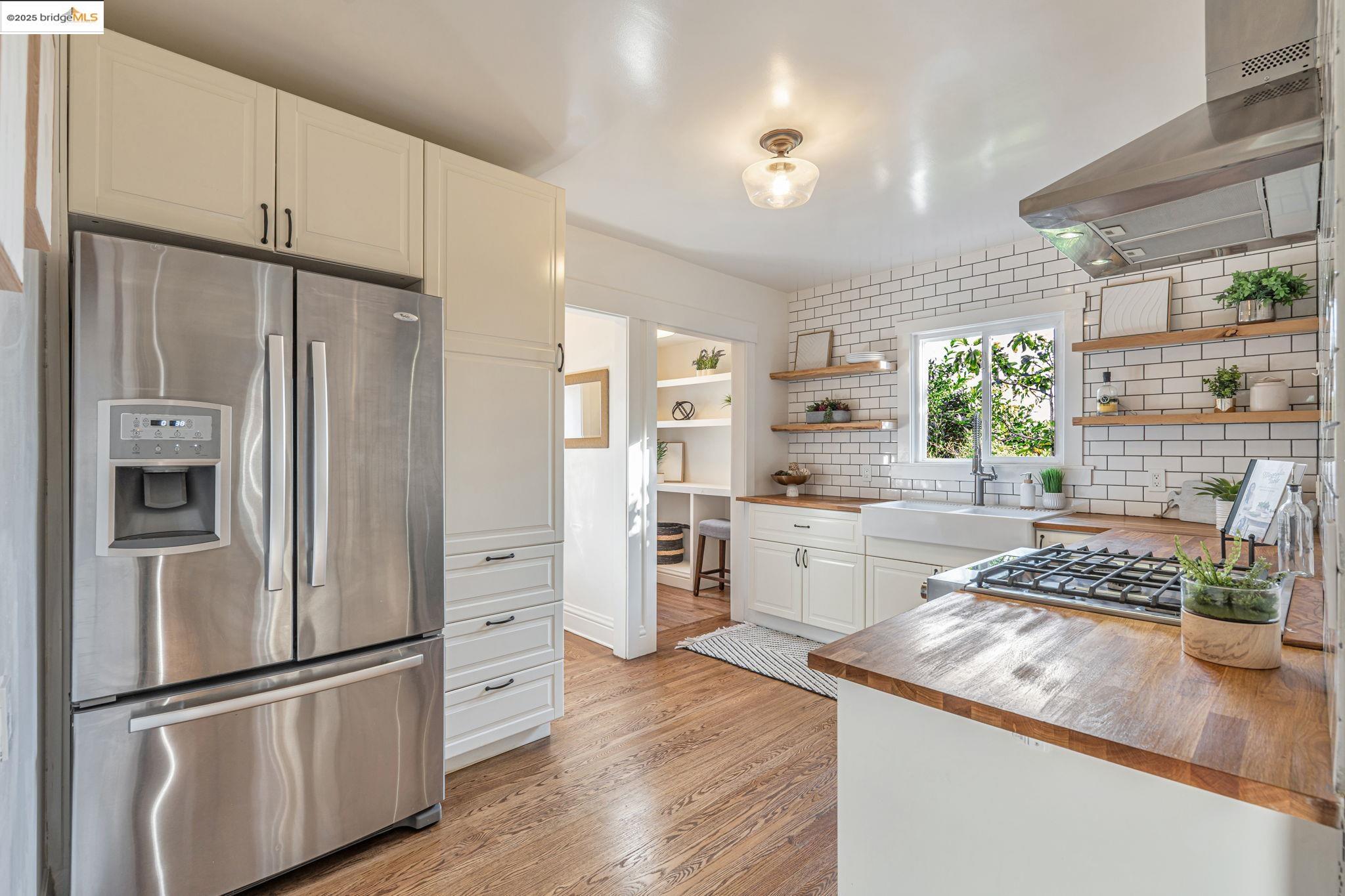 Detail Gallery Image 11 of 37 For 1920 5th Ave, Oakland,  CA 94606 - 3 Beds | 2 Baths