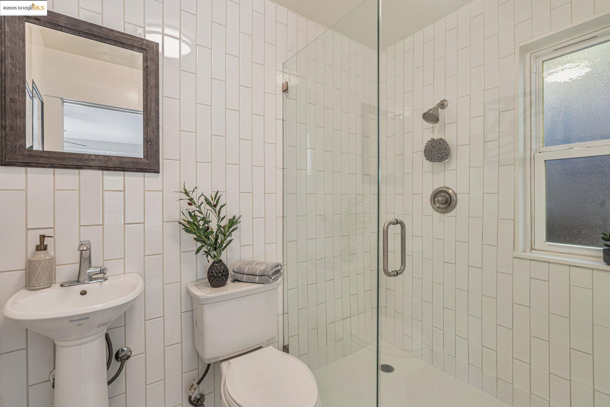 Detail Gallery Image 28 of 37 For 1920 5th Ave, Oakland,  CA 94606 - 3 Beds | 2 Baths