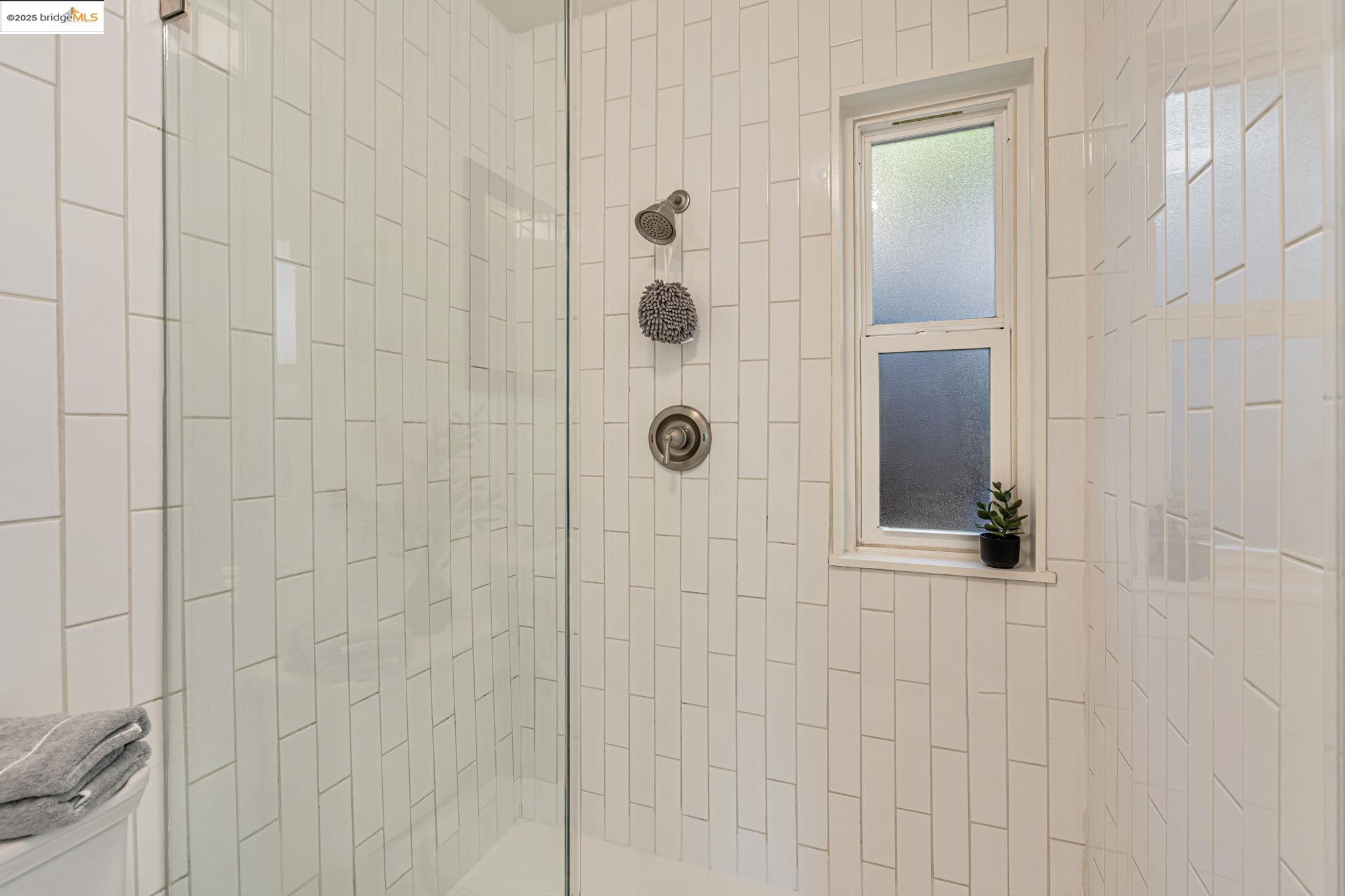 Detail Gallery Image 29 of 37 For 1920 5th Ave, Oakland,  CA 94606 - 3 Beds | 2 Baths