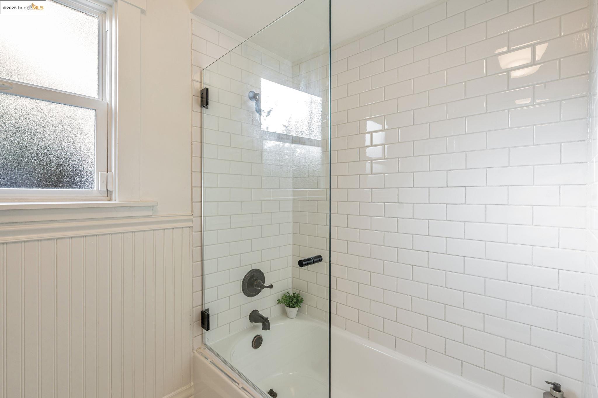 Detail Gallery Image 31 of 37 For 1920 5th Ave, Oakland,  CA 94606 - 3 Beds | 2 Baths