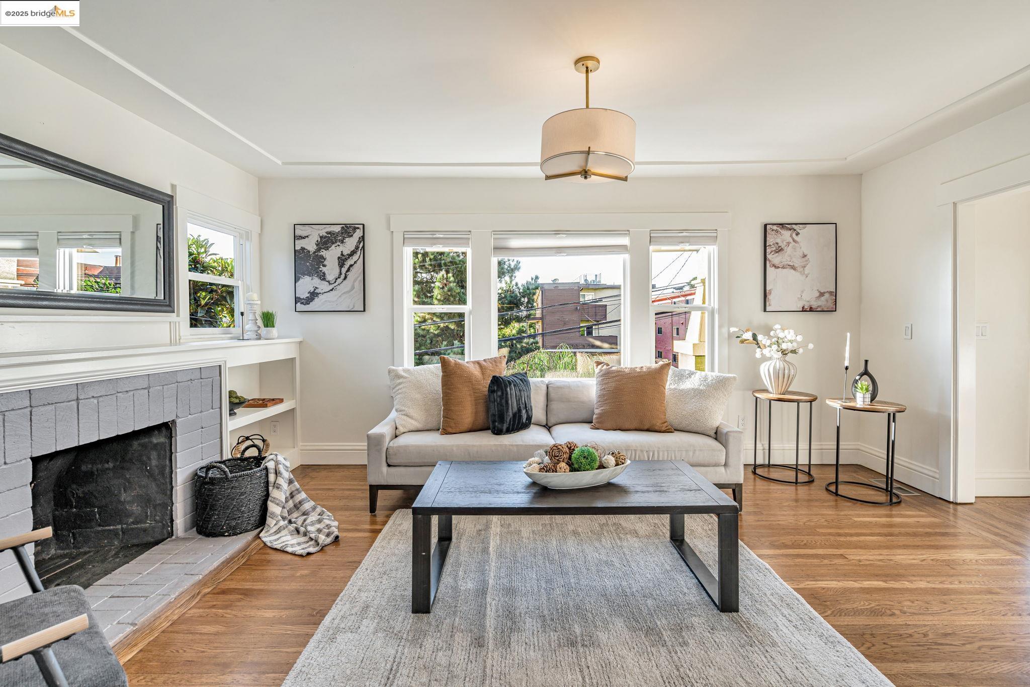 Detail Gallery Image 6 of 37 For 1920 5th Ave, Oakland,  CA 94606 - 3 Beds | 2 Baths