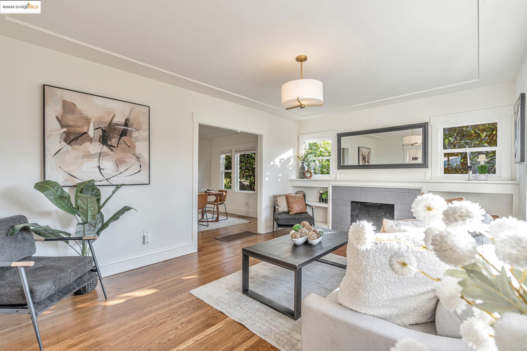 Detail Gallery Image 7 of 37 For 1920 5th Ave, Oakland,  CA 94606 - 3 Beds | 2 Baths