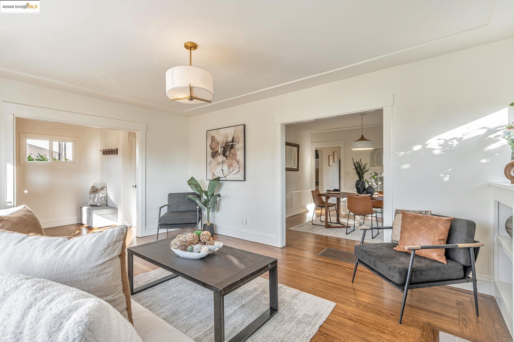 Detail Gallery Image 8 of 37 For 1920 5th Ave, Oakland,  CA 94606 - 3 Beds | 2 Baths