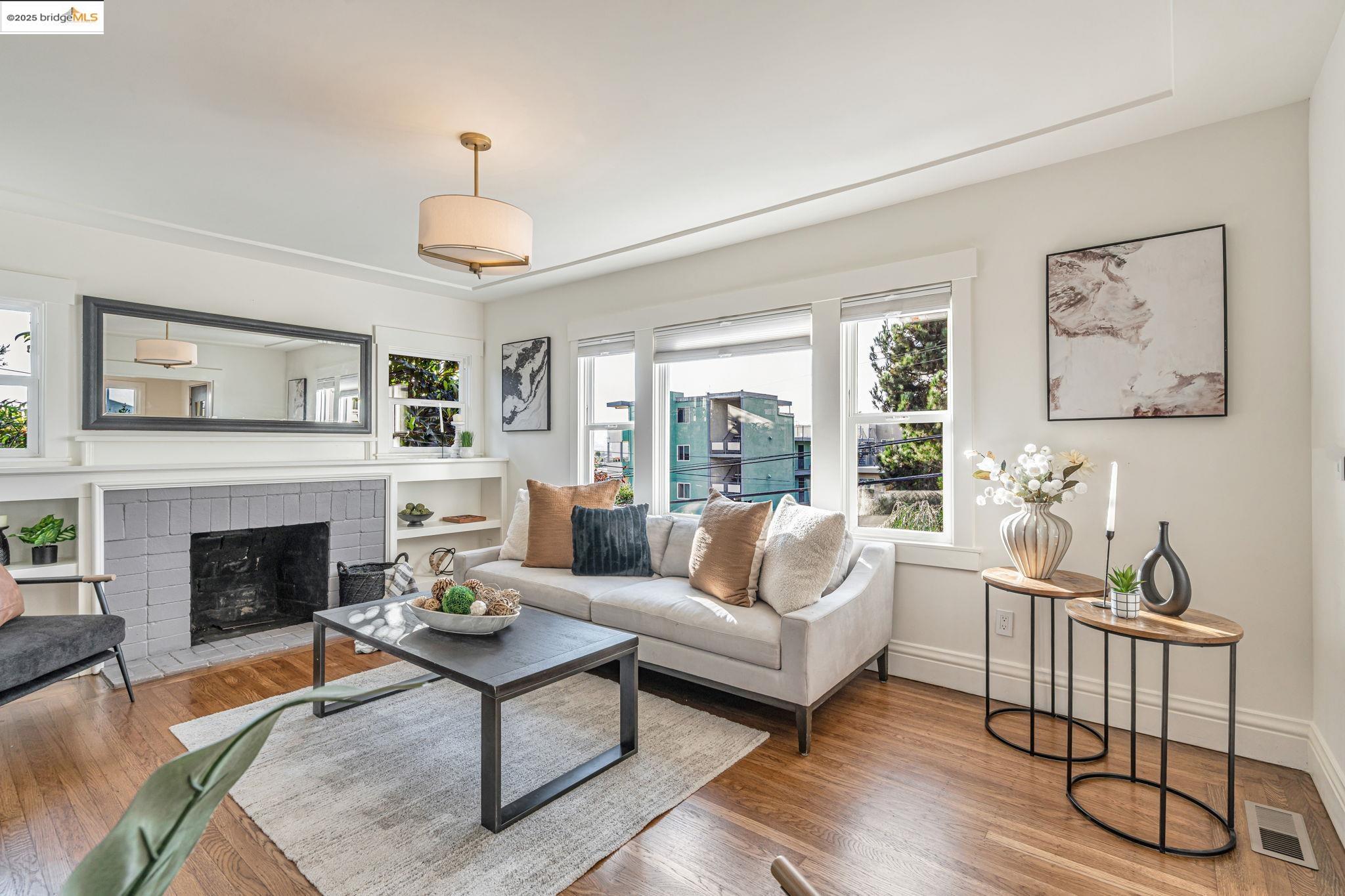 Detail Gallery Image 9 of 37 For 1920 5th Ave, Oakland,  CA 94606 - 3 Beds | 2 Baths