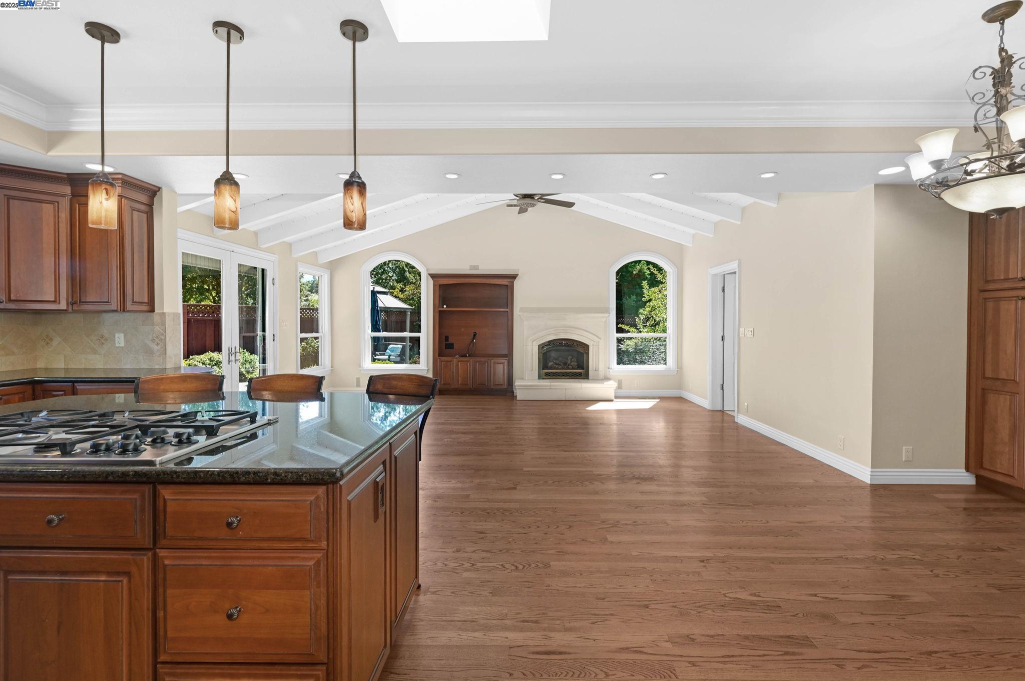 Detail Gallery Image 4 of 15 For 17 Dogwood Ct, Walnut Creek,  CA 94598 - 4 Beds | 2/1 Baths