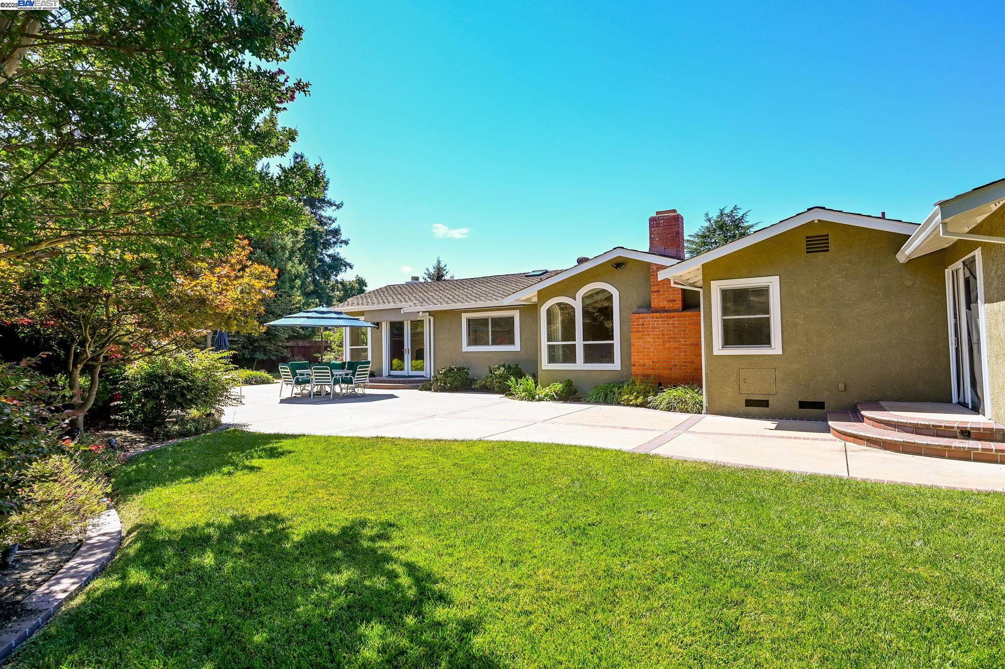Detail Gallery Image 6 of 15 For 17 Dogwood Ct, Walnut Creek,  CA 94598 - 4 Beds | 2/1 Baths