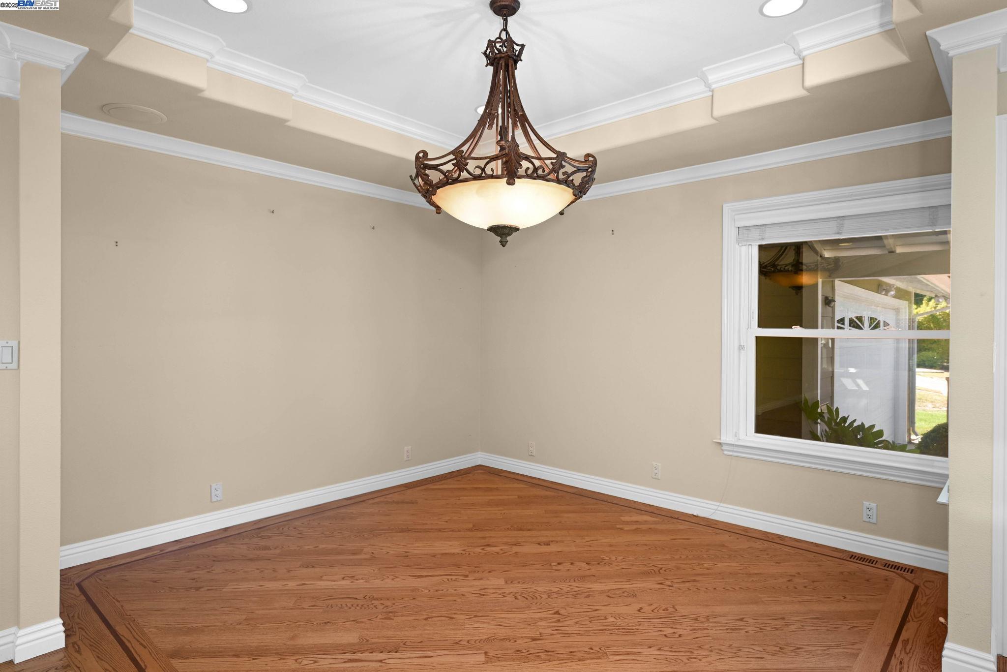 Detail Gallery Image 9 of 15 For 17 Dogwood Ct, Walnut Creek,  CA 94598 - 4 Beds | 2/1 Baths
