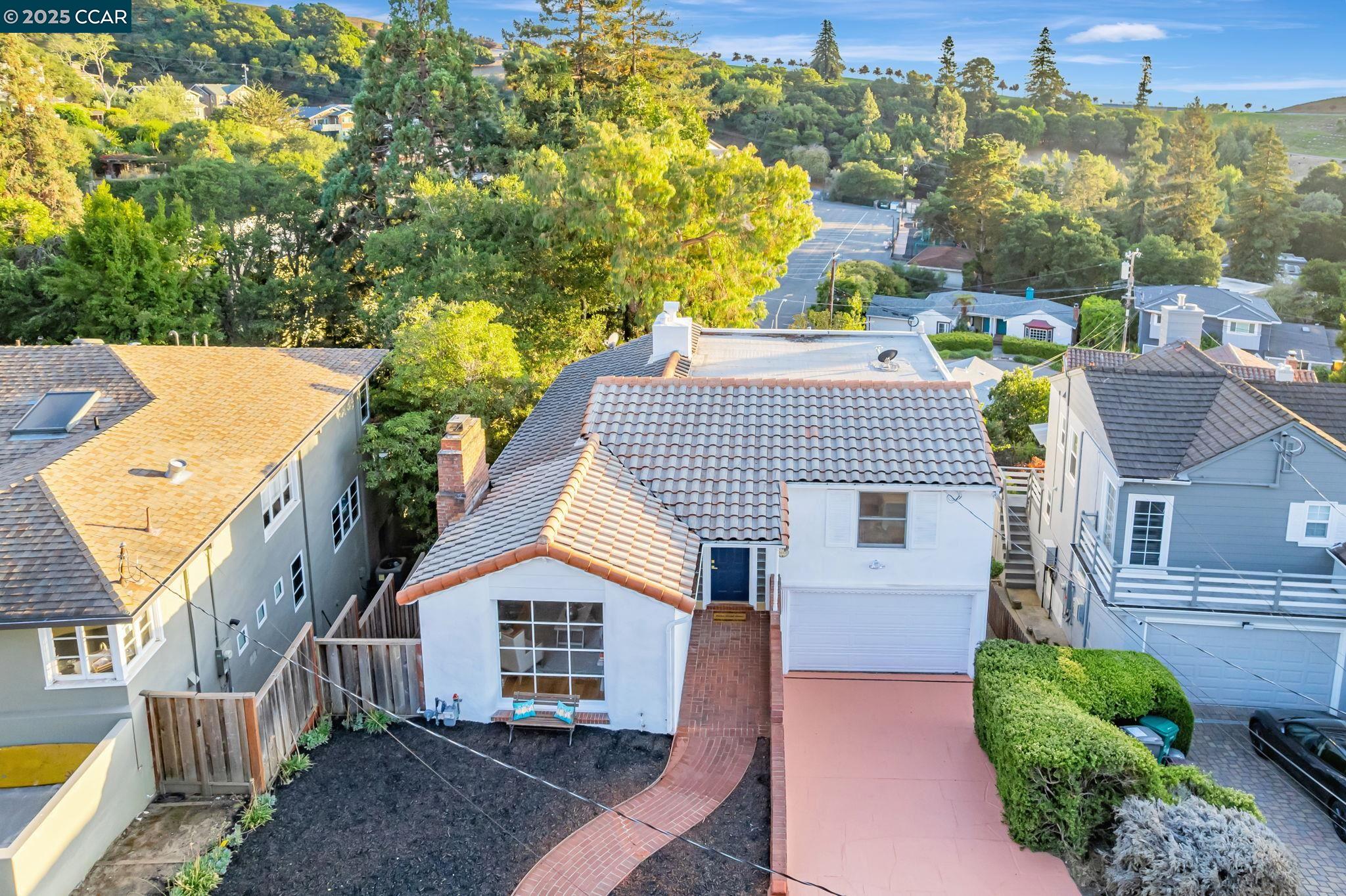 Detail Gallery Image 42 of 60 For 4663 Harbord Dr, Oakland,  CA 94618 - 3 Beds | 2/1 Baths