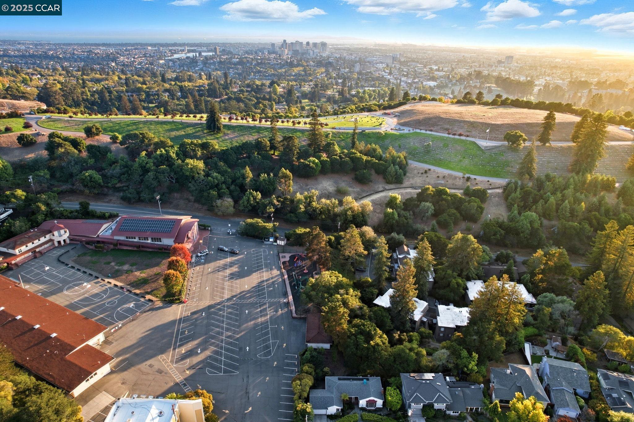 Detail Gallery Image 59 of 60 For 4663 Harbord Dr, Oakland,  CA 94618 - 3 Beds | 2/1 Baths