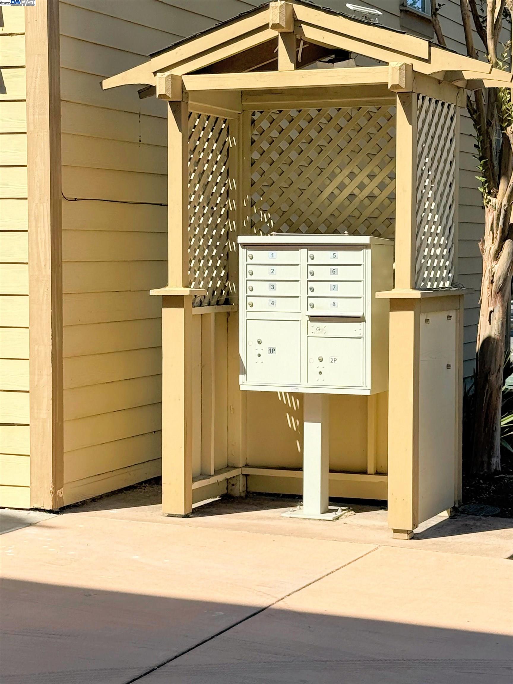 Detail Gallery Image 27 of 46 For 653 Macarthur Blvd, San Leandro,  CA 94577 - 3 Beds | 3/1 Baths