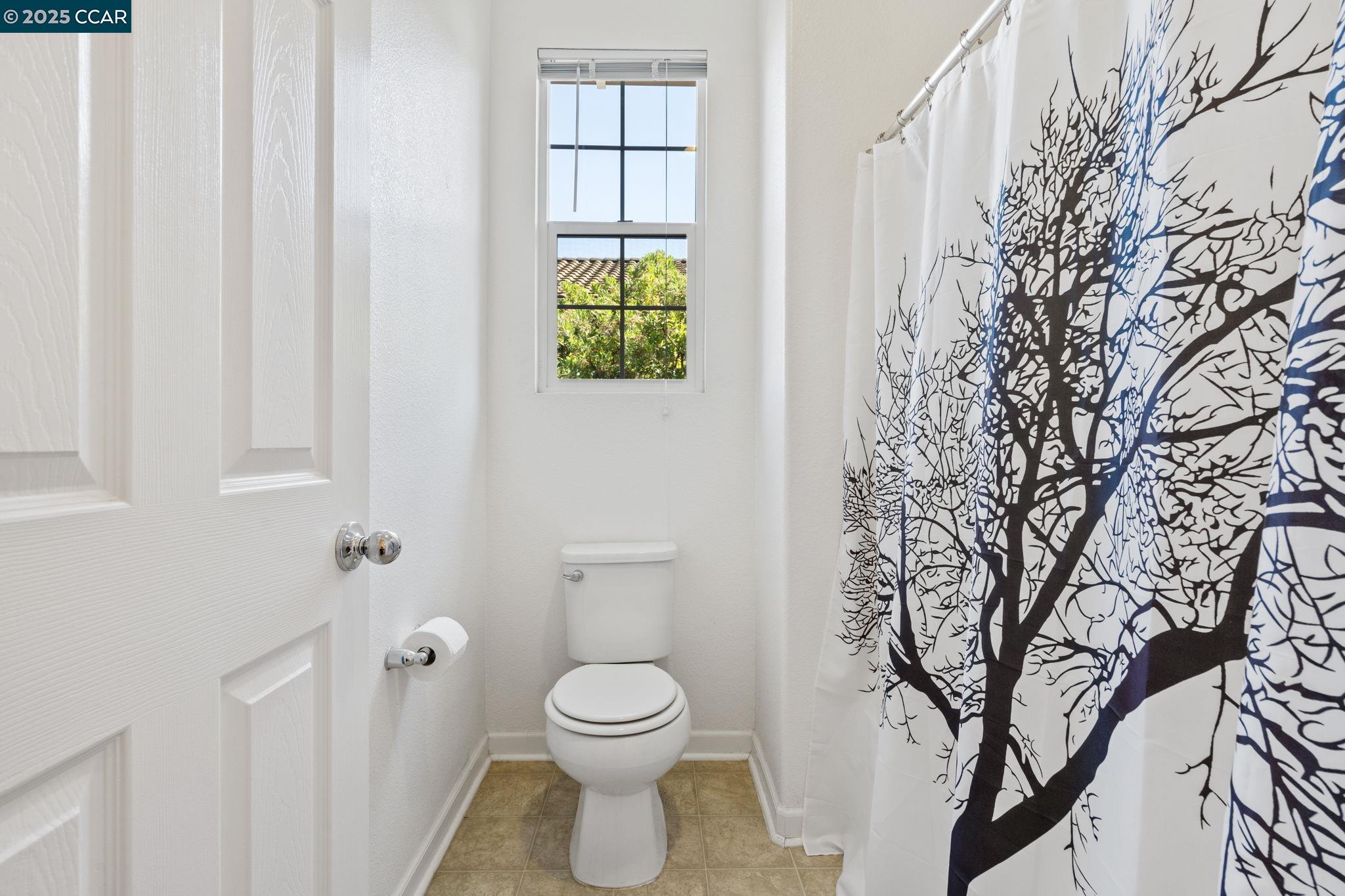 Detail Gallery Image 14 of 31 For 4599 Donegal Way, Antioch,  CA 94531 - 4 Beds | 2/1 Baths