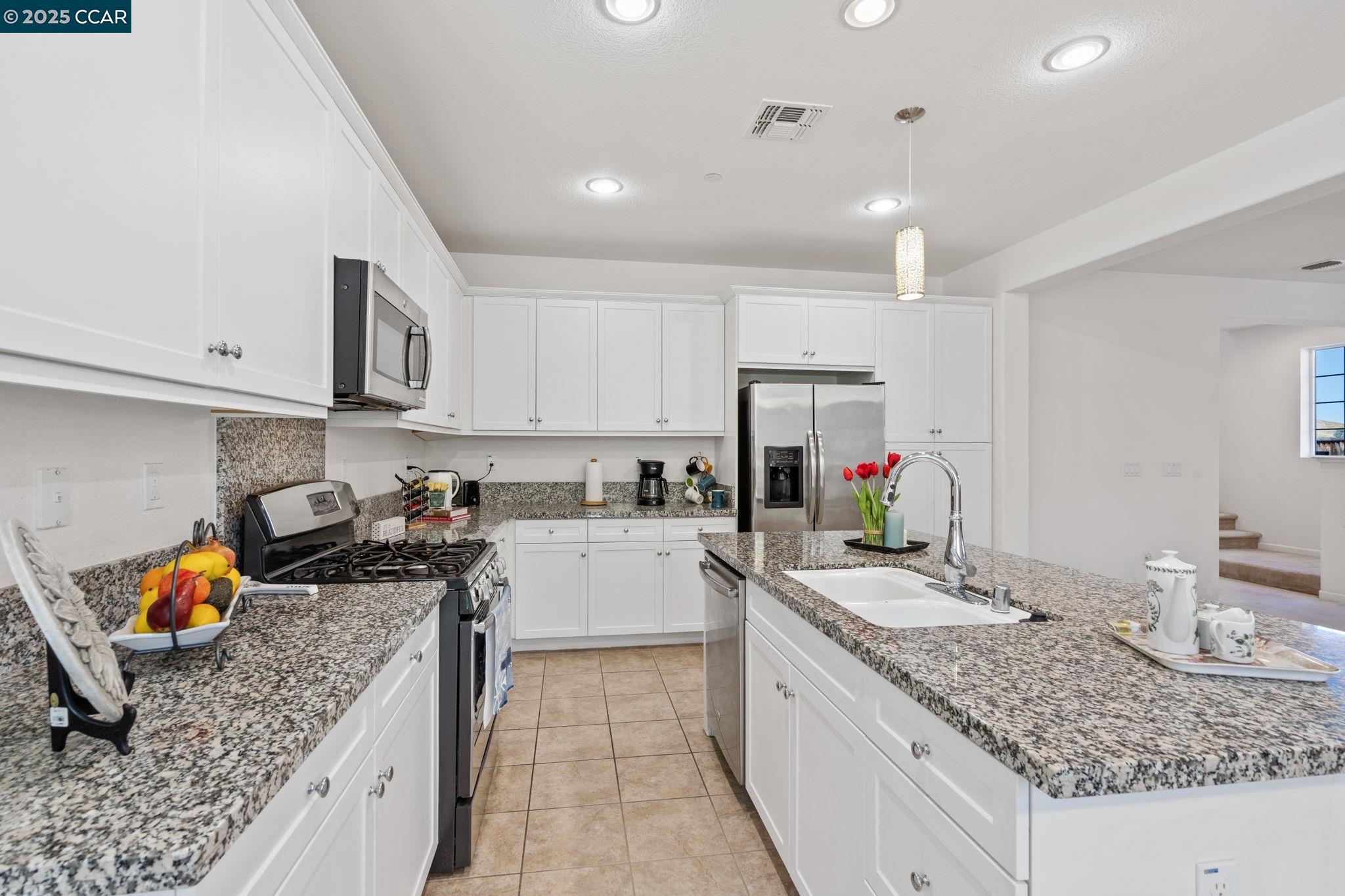 Detail Gallery Image 4 of 31 For 4599 Donegal Way, Antioch,  CA 94531 - 4 Beds | 2/1 Baths