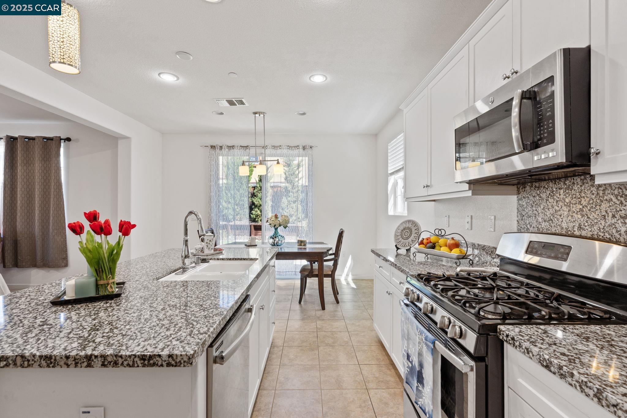 Detail Gallery Image 5 of 31 For 4599 Donegal Way, Antioch,  CA 94531 - 4 Beds | 2/1 Baths