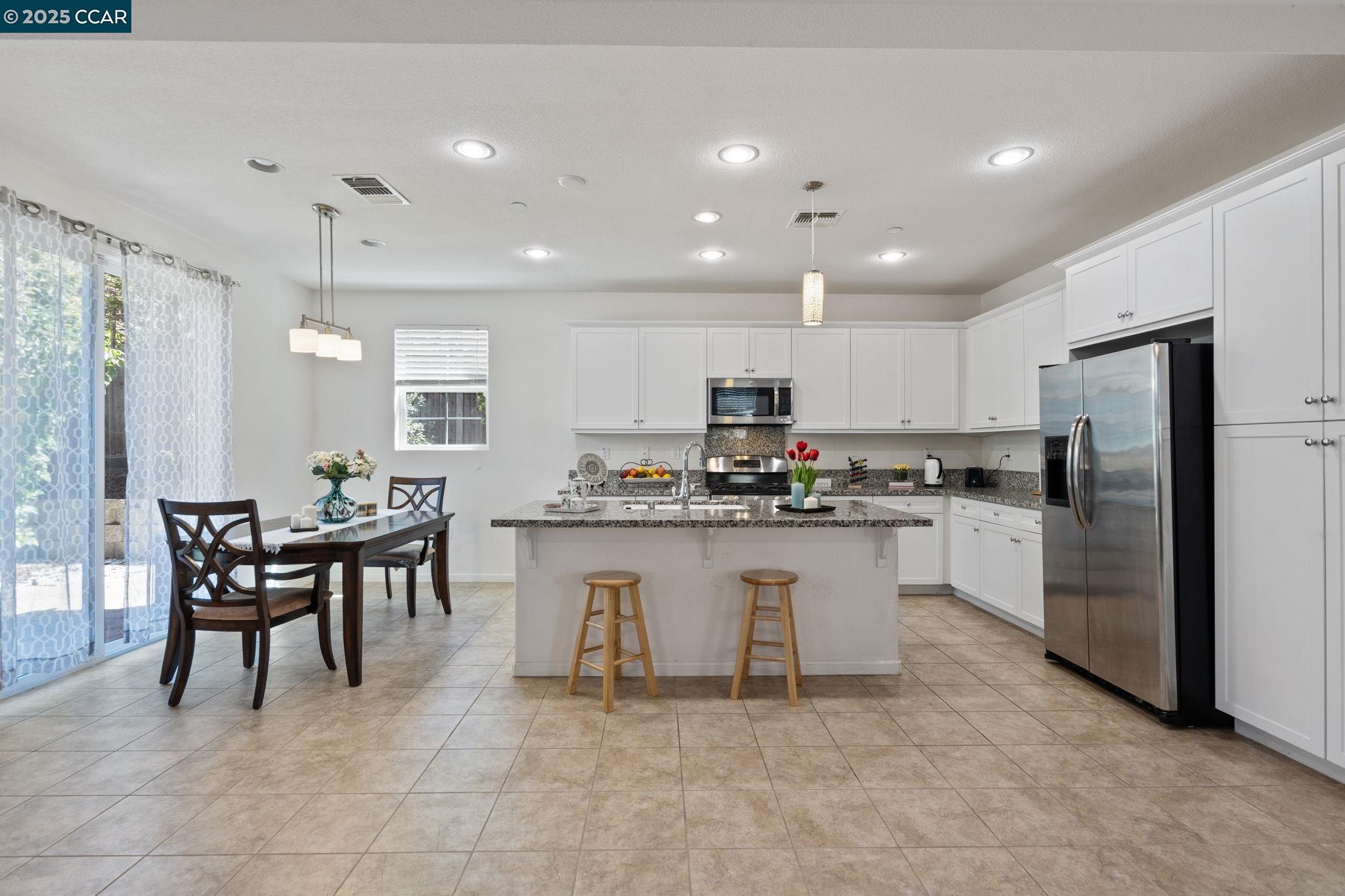 Detail Gallery Image 6 of 31 For 4599 Donegal Way, Antioch,  CA 94531 - 4 Beds | 2/1 Baths