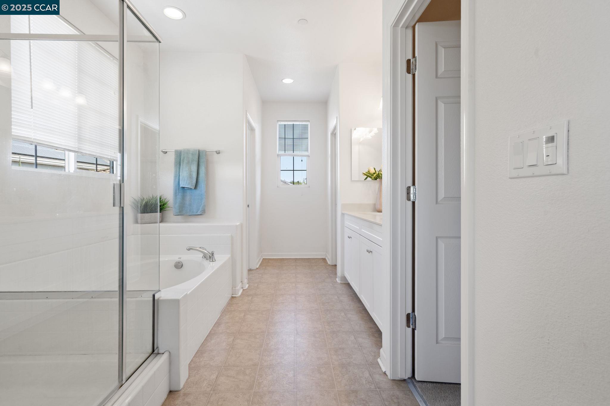 Detail Gallery Image 10 of 31 For 4599 Donegal Way, Antioch,  CA 94531 - 4 Beds | 2/1 Baths