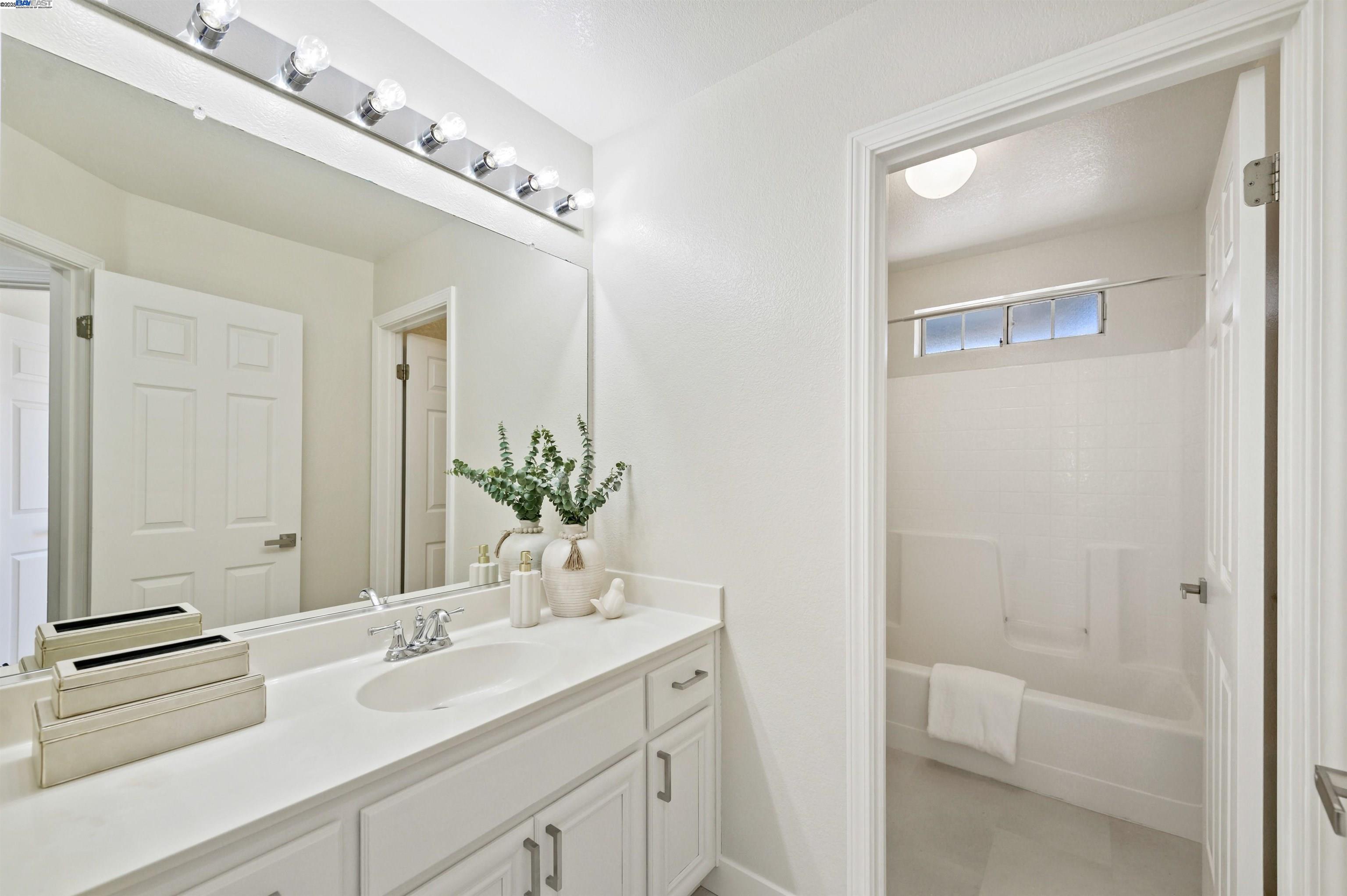 Detail Gallery Image 20 of 28 For 1121 Riviera Ct, Livermore,  CA 94551 - 4 Beds | 2/1 Baths